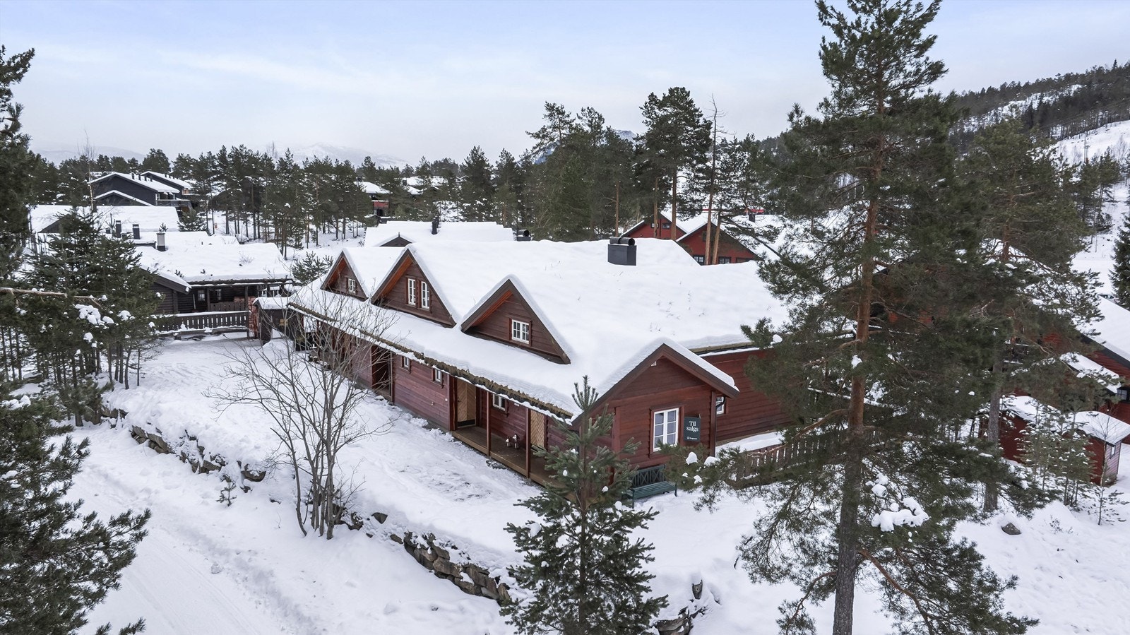 Hytten ligger meget sentralt på feltet med ski in/ski out Galleribilde