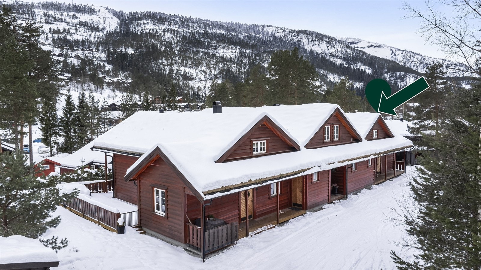 Hytten ligger innerst og således fint skjermet (merket i bildet) Galleribilde