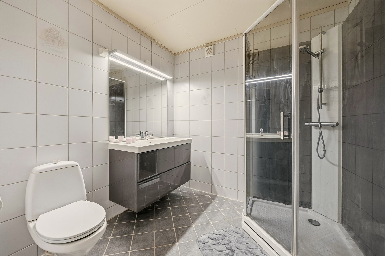 Helfliset bad i kjeller Galleribilde