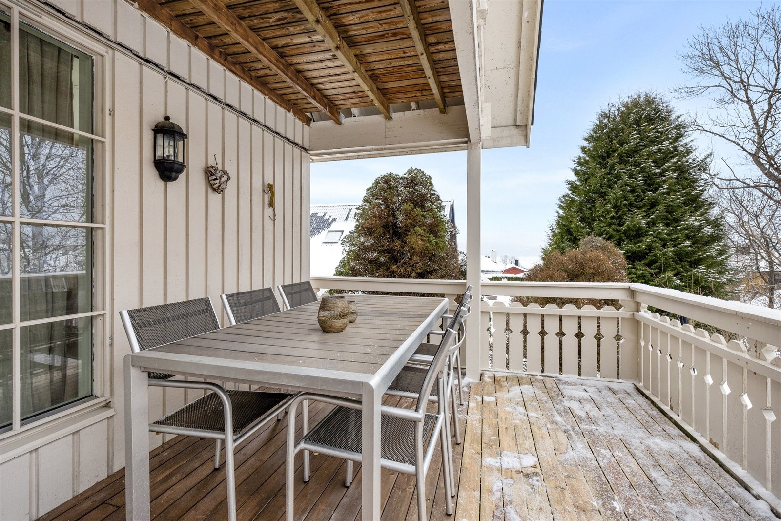 Verandaen har sol fra ca 11 midtsommers Galleribilde