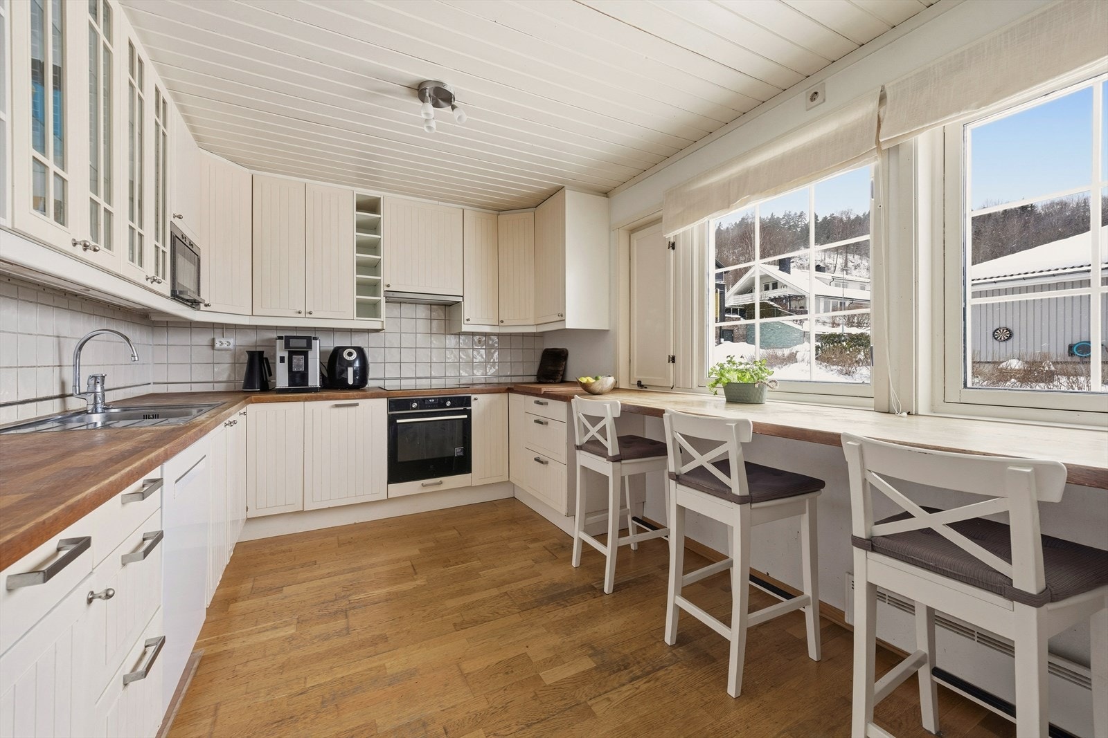 Romslig separat kjøkken Galleribilde