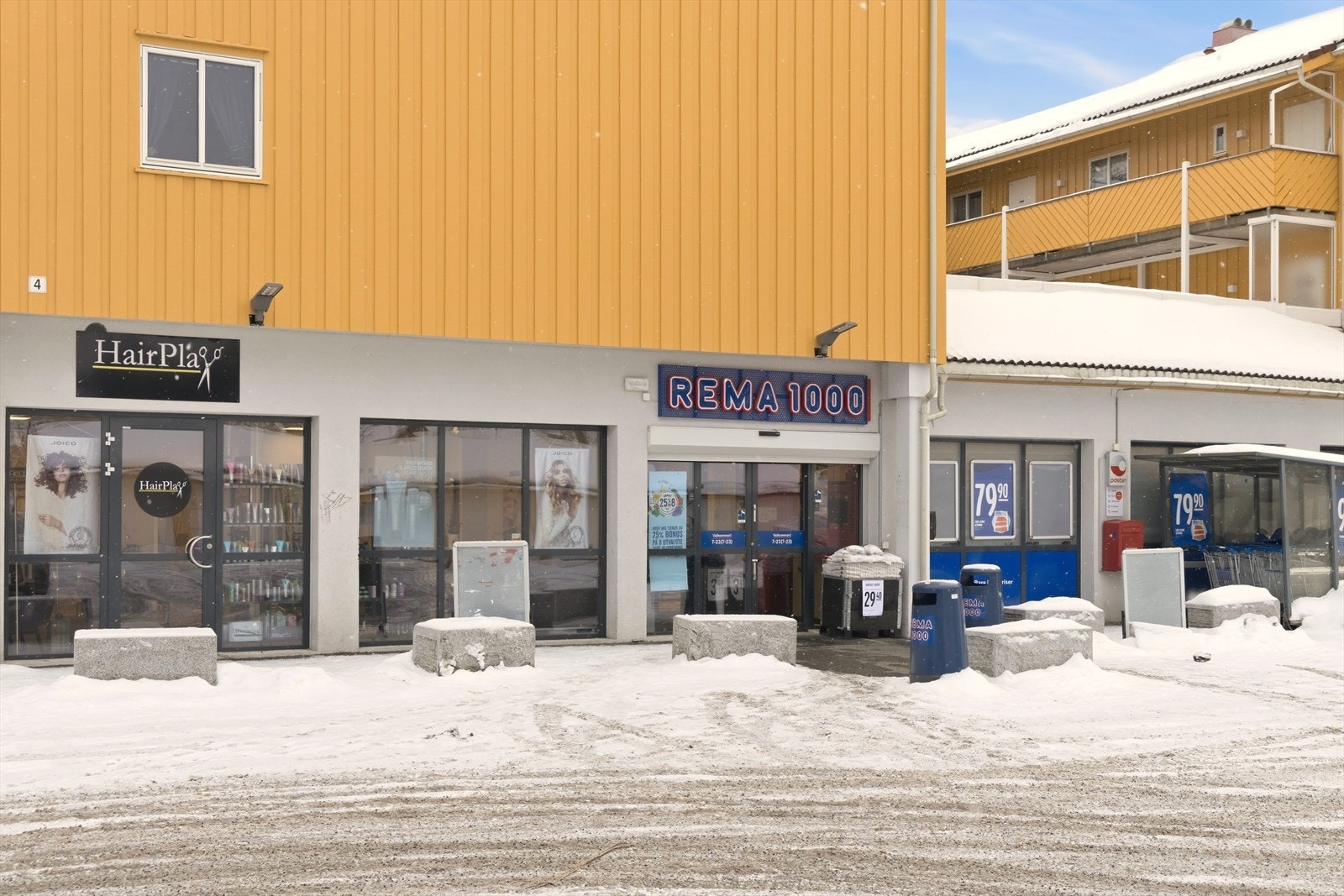 Nærsentrum på Åskollen har flere dagligvarer, legekontor, frisør mm Galleribilde