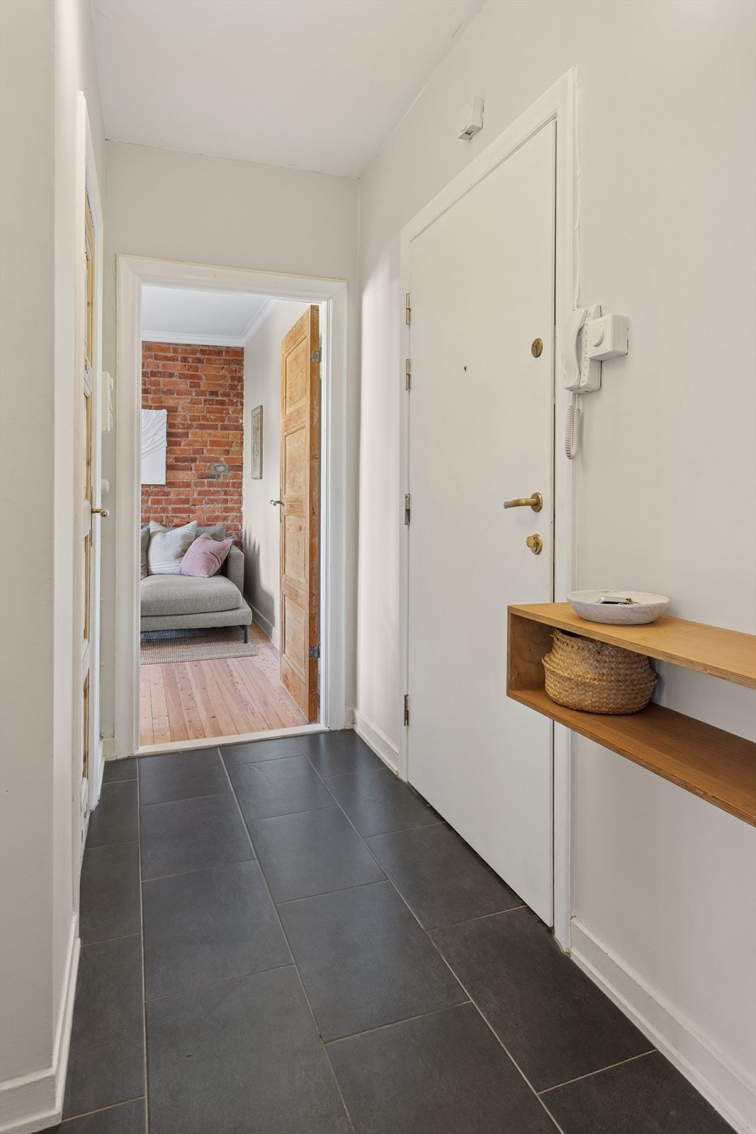 Her er det godt å komme hjem og hyggelig å ønske gjester velkommen Galleribilde