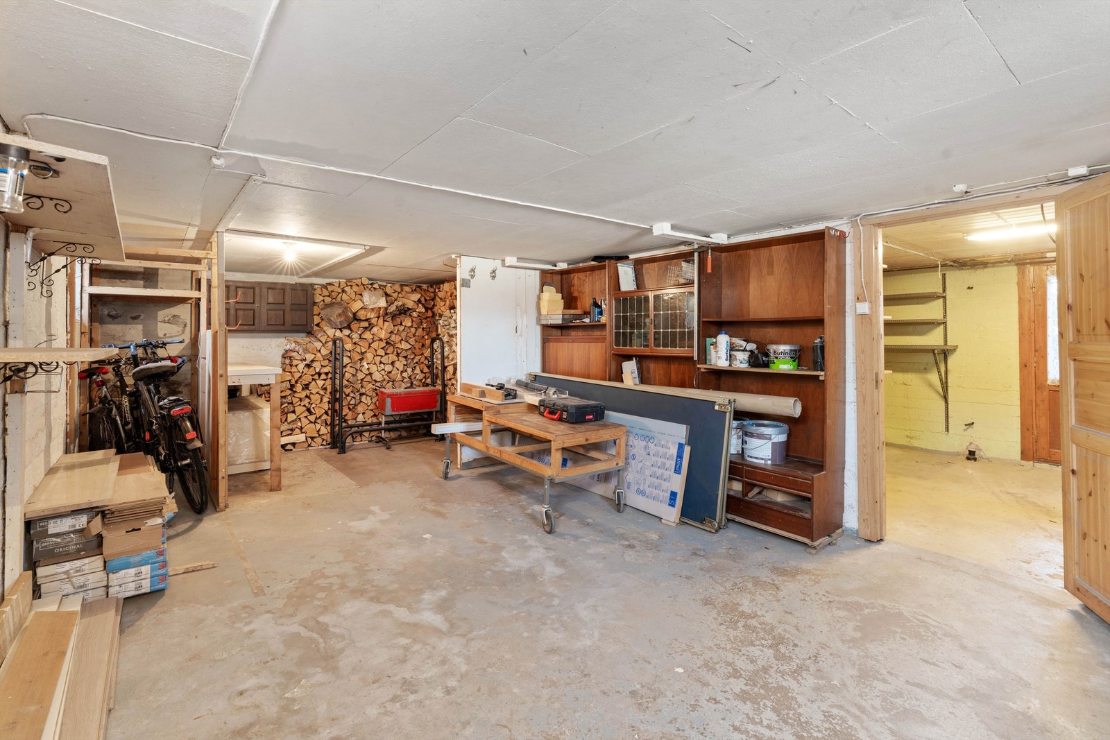 Underetasjen er uinnredet utenom 1 bod som er innredet. Galleribilde