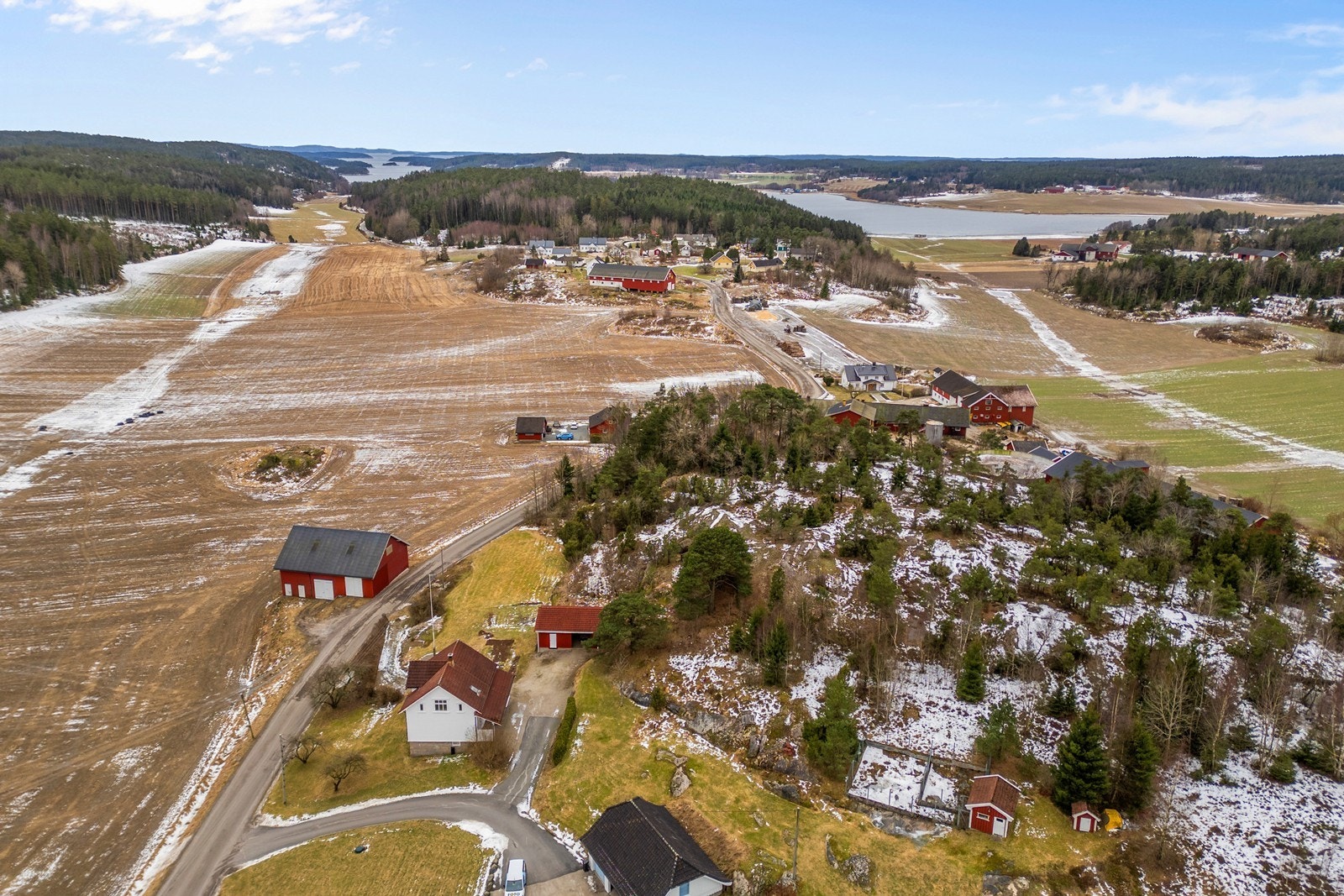 Her bor du med naturen som nærmeste nabo, med kort vei til skog og mark. Galleribilde