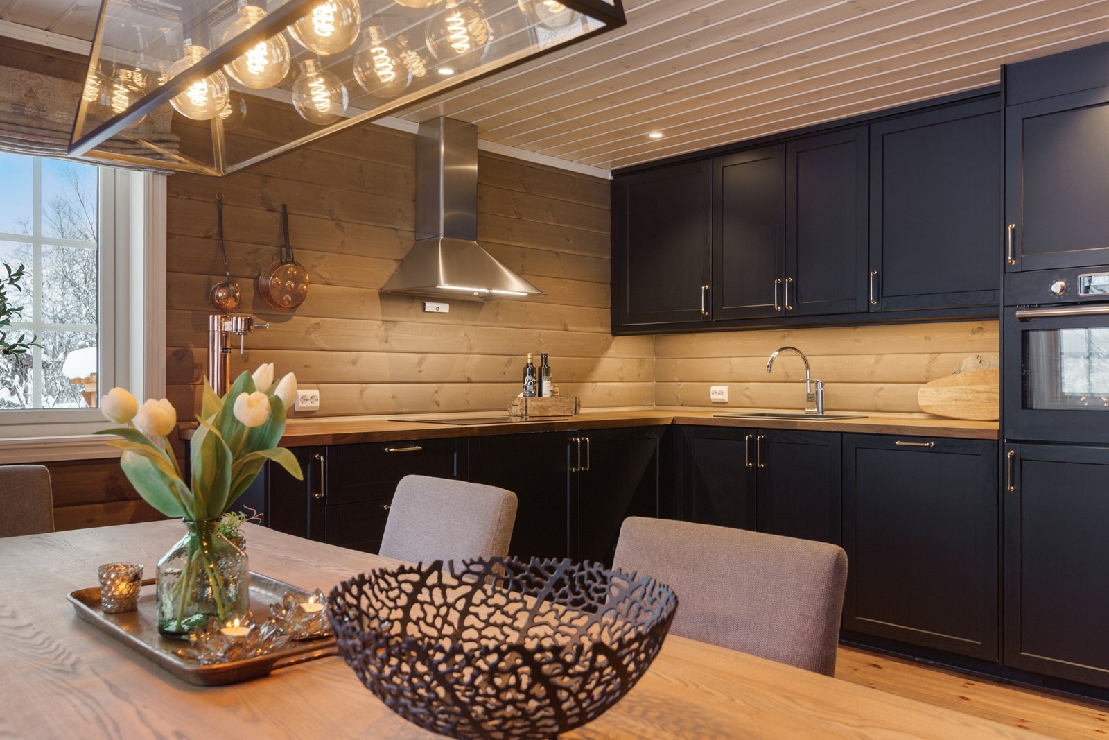 Nedfelt oppvaskkum i heltre benkeplate Galleribilde