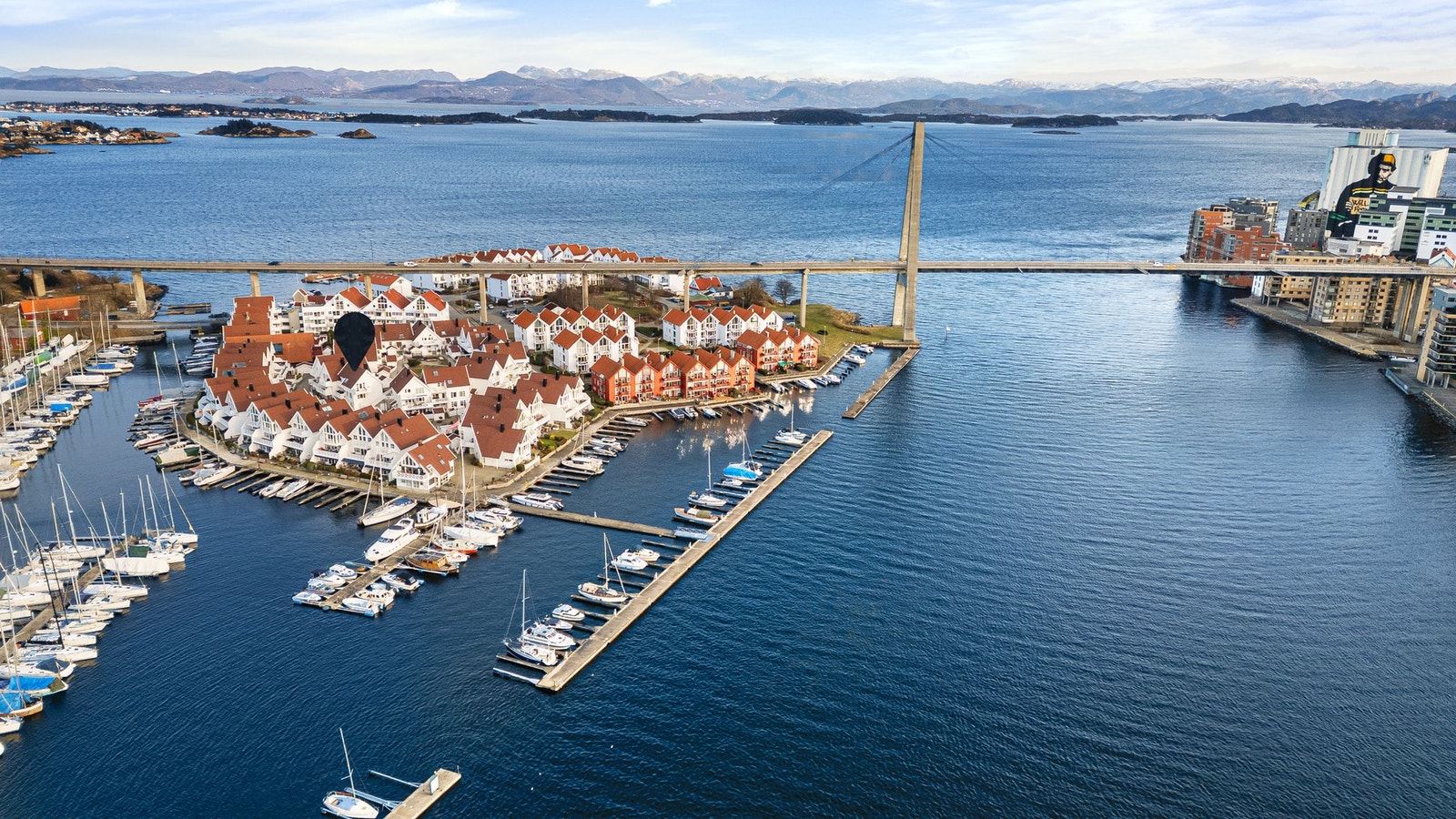 Maritim og idyllisk beliggenhet, med alt man trenger like i nærheten. Galleribilde