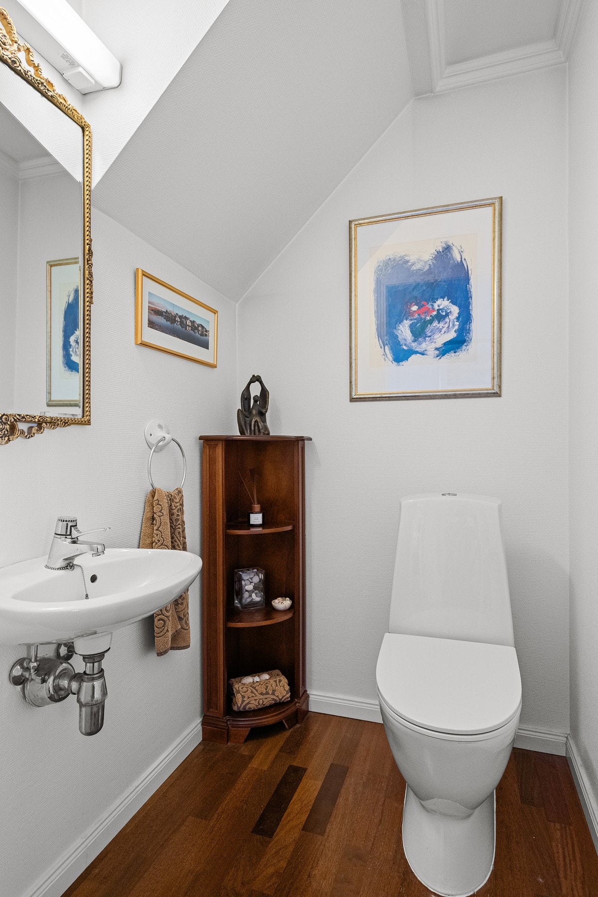 Separat toalettrom. Galleribilde