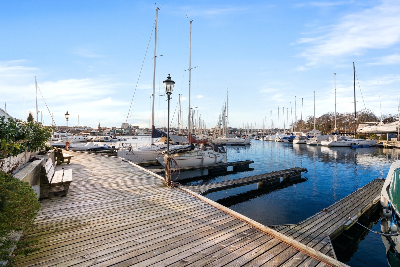 Tilhørende leiligheten er og to båtplasser, de ligger ikke ved siden av hverandre. Galleribilde