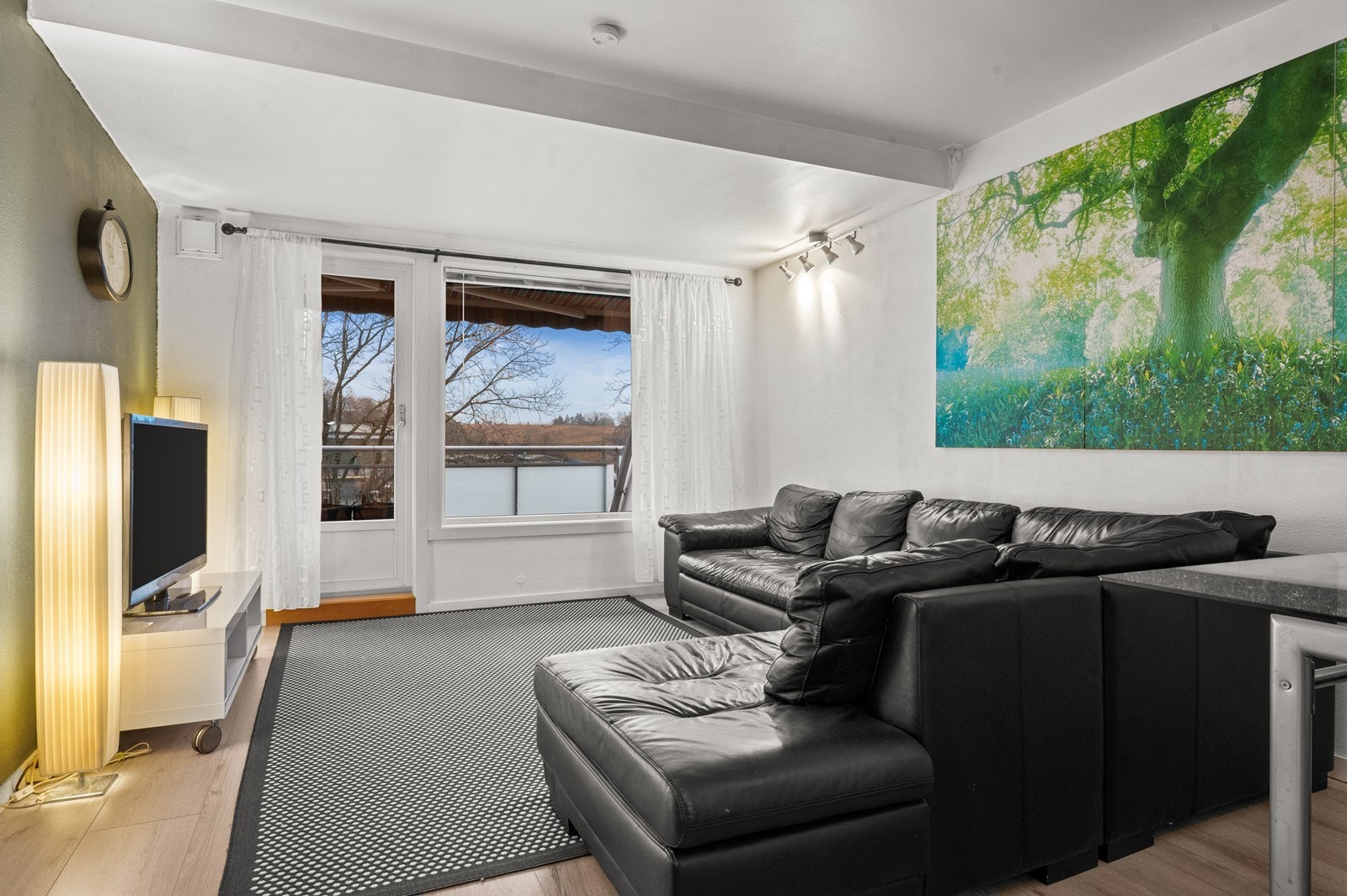 Fra stuen er det direkte utgang til en balkong på 12 m². Galleribilde