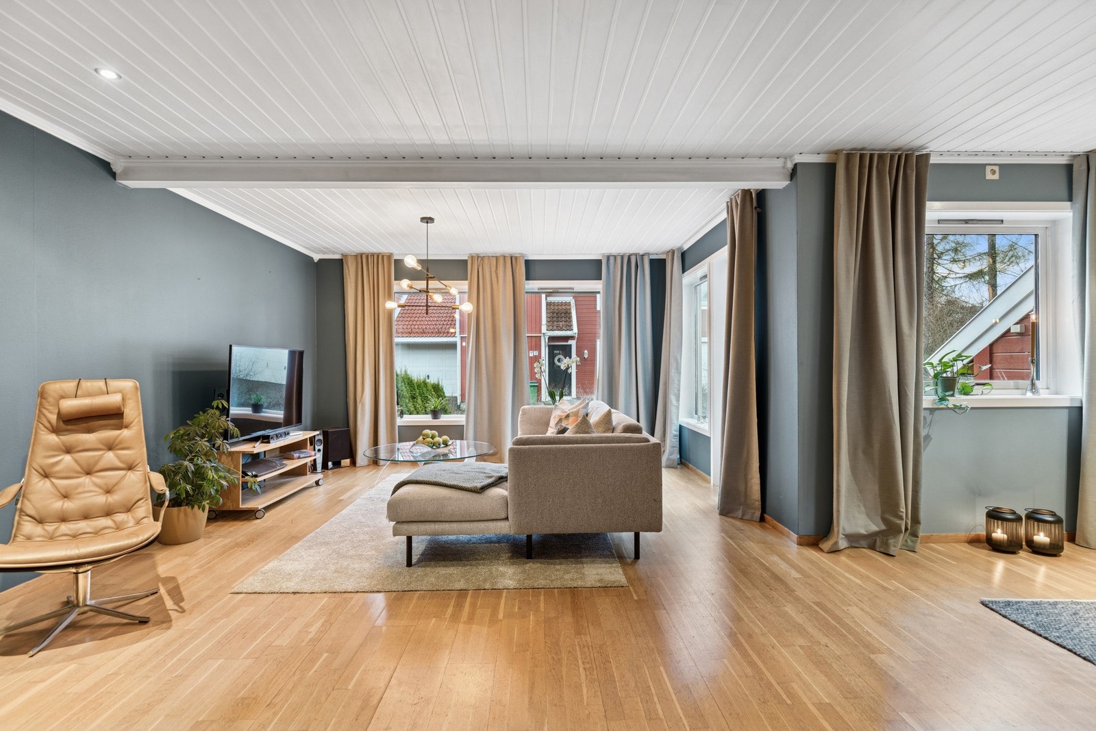 Fra stuen er det utgang til en romslig terrasse på ca. 31 m². Galleribilde