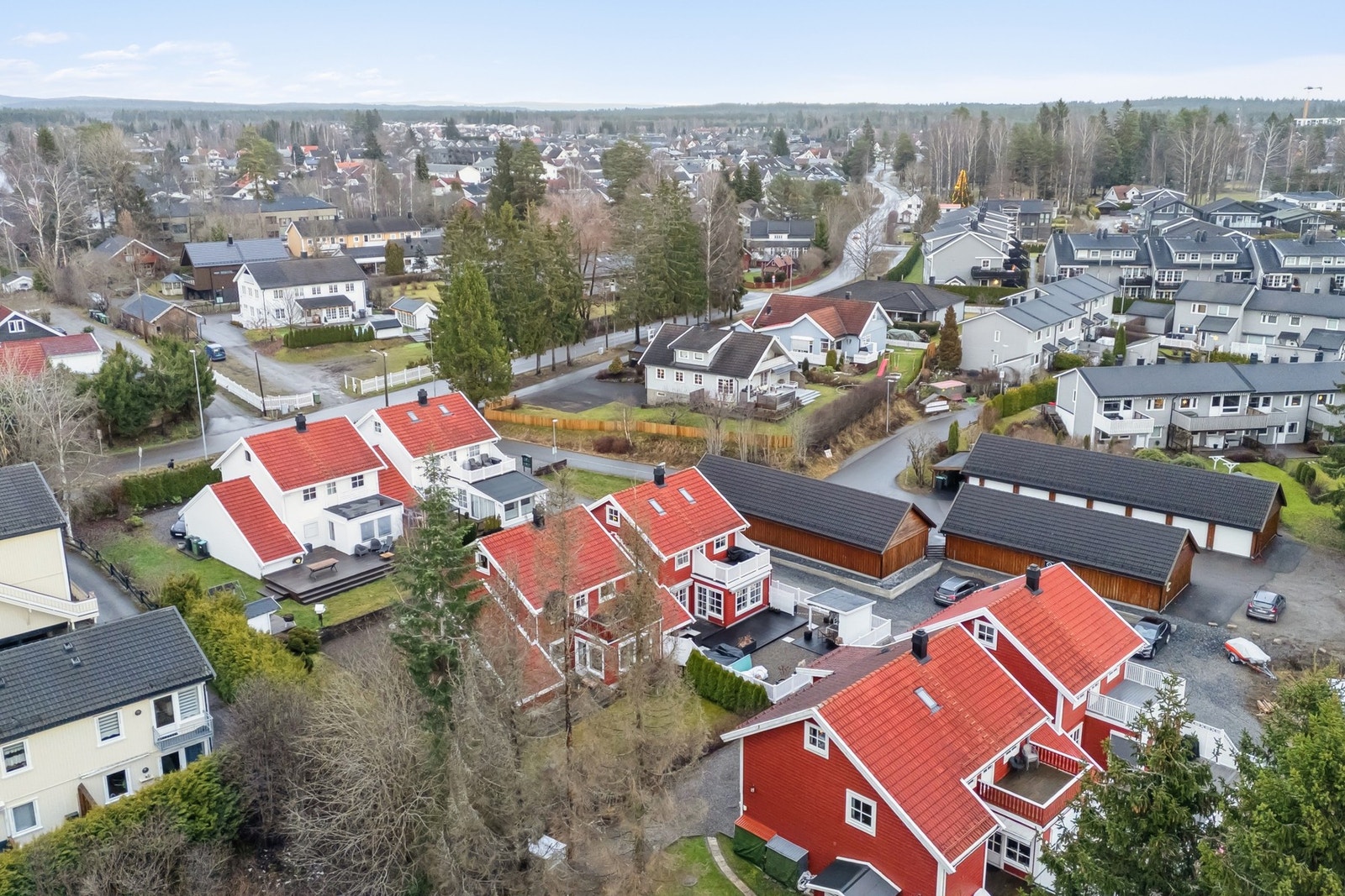 I tillegg er det kort vei til flotte friluftsområder, badeplass og sentrumstilbud. Galleribilde