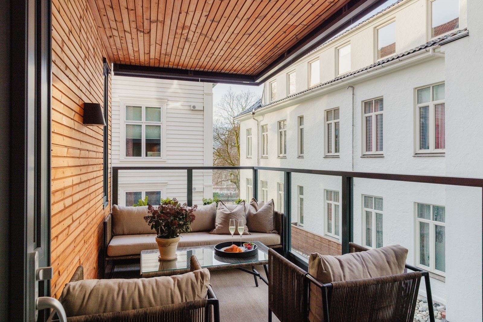 Fra stuen ledes du ut til balkongen. Galleribilde