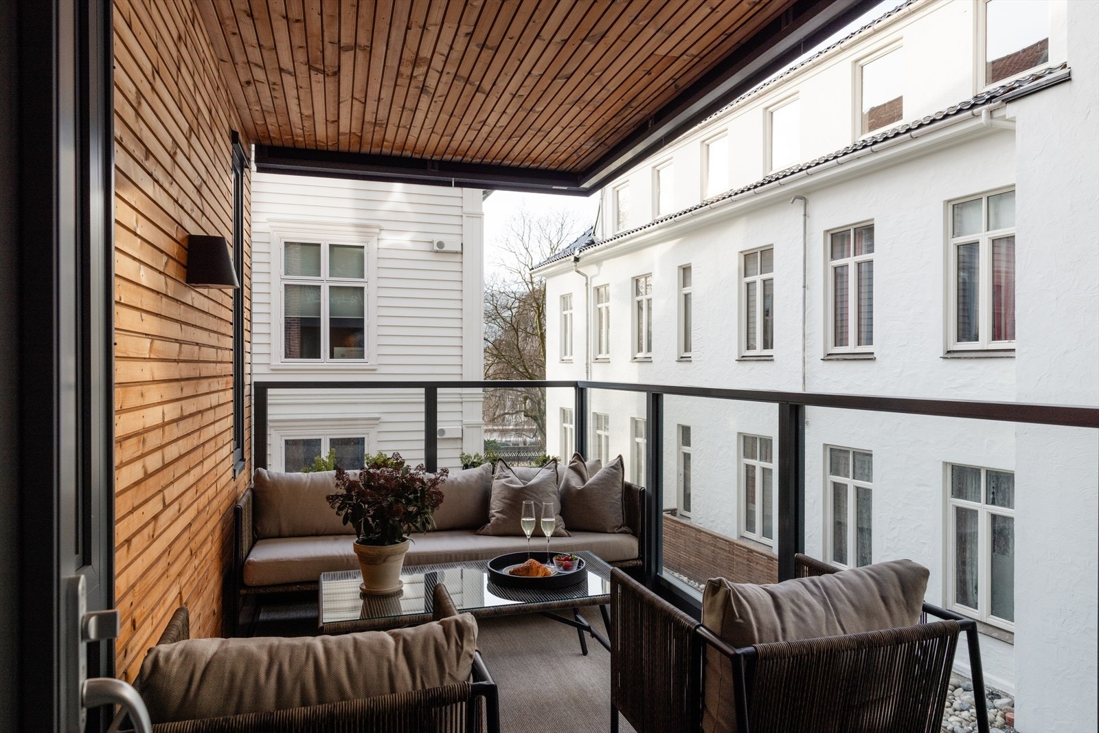 Stuen forlenges av en flott balkong på 10 kvm. Galleribilde