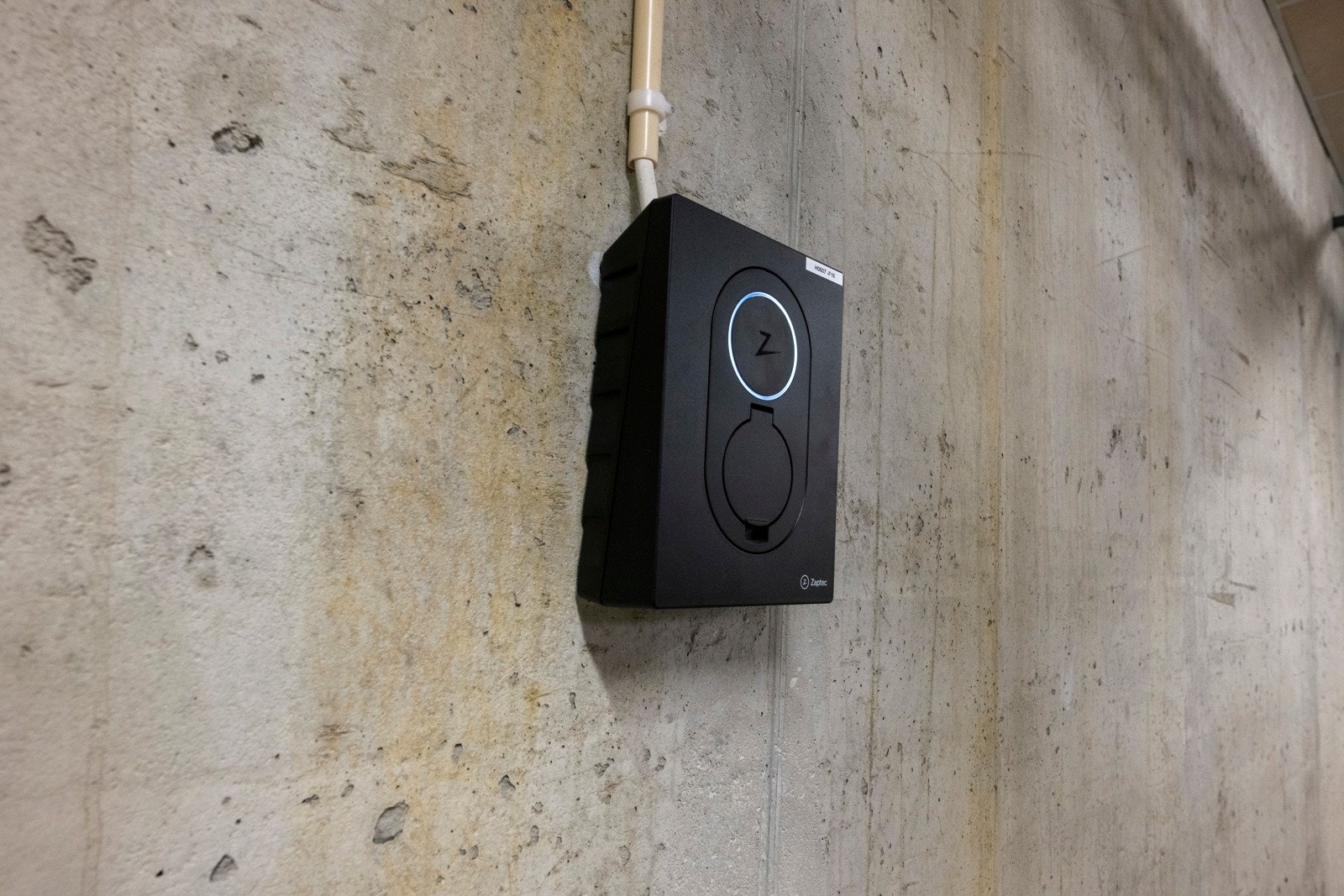 Elbil-lader fra Zaptec. Galleribilde