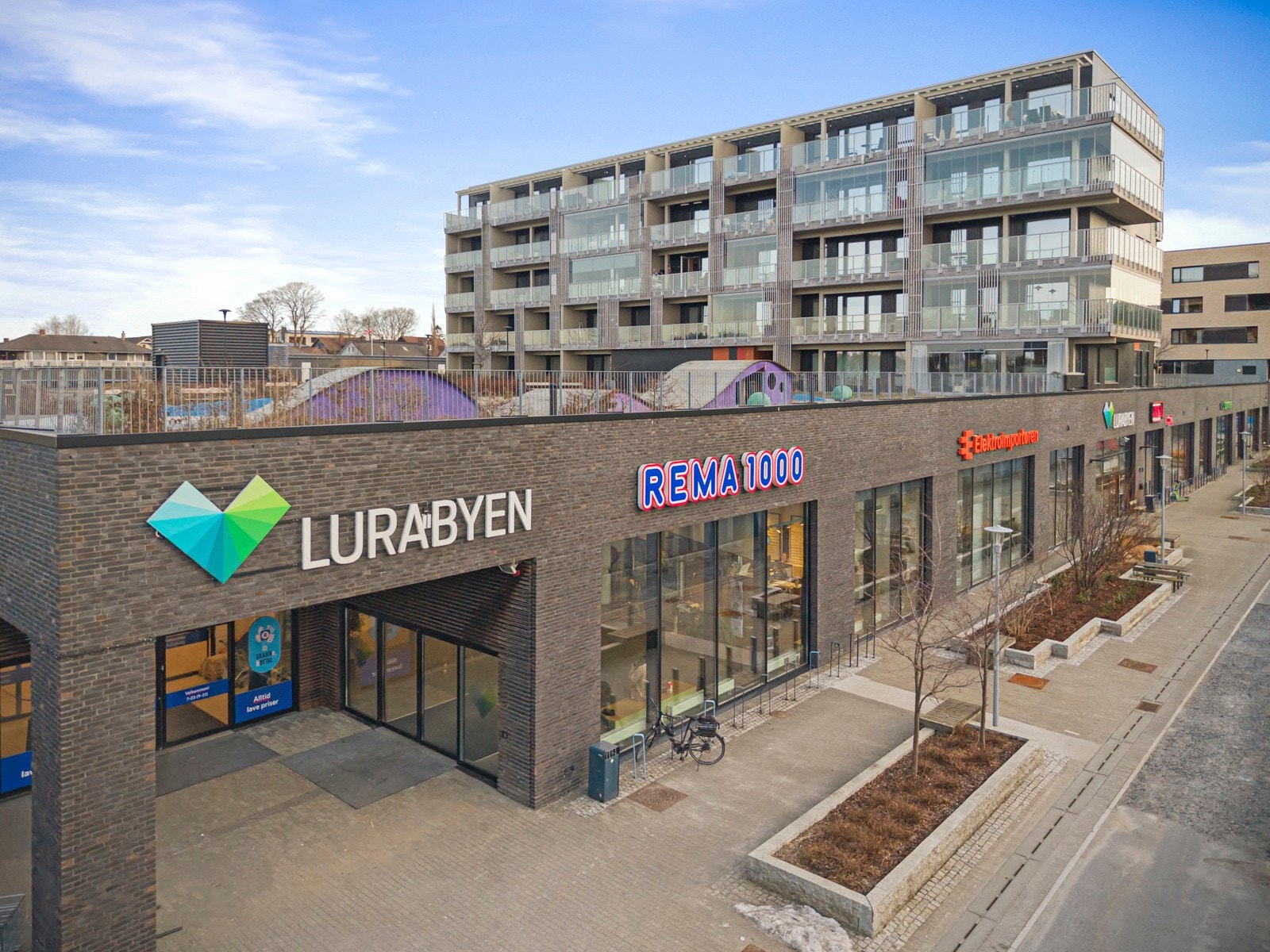 Ta heisen direkte fra leiligheten og ned til butikker og alt du trenger i 1. etasje Galleribilde