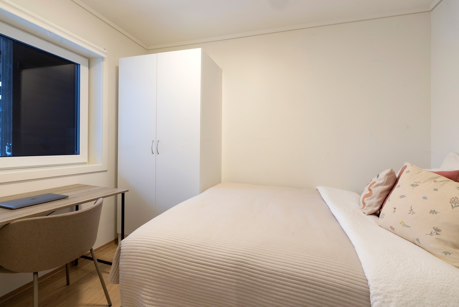 Soverom nr. 2 med garderobeskap Galleribilde