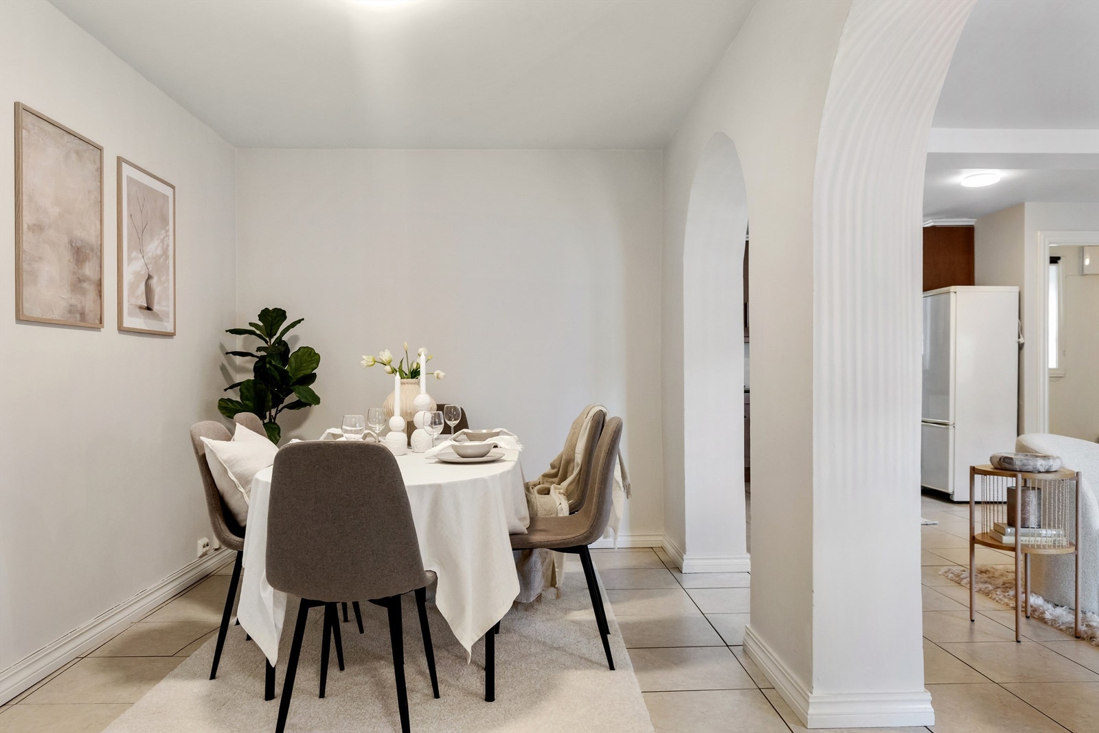 Delvis åpen løsning med gode møbleringsmuligheter. Galleribilde