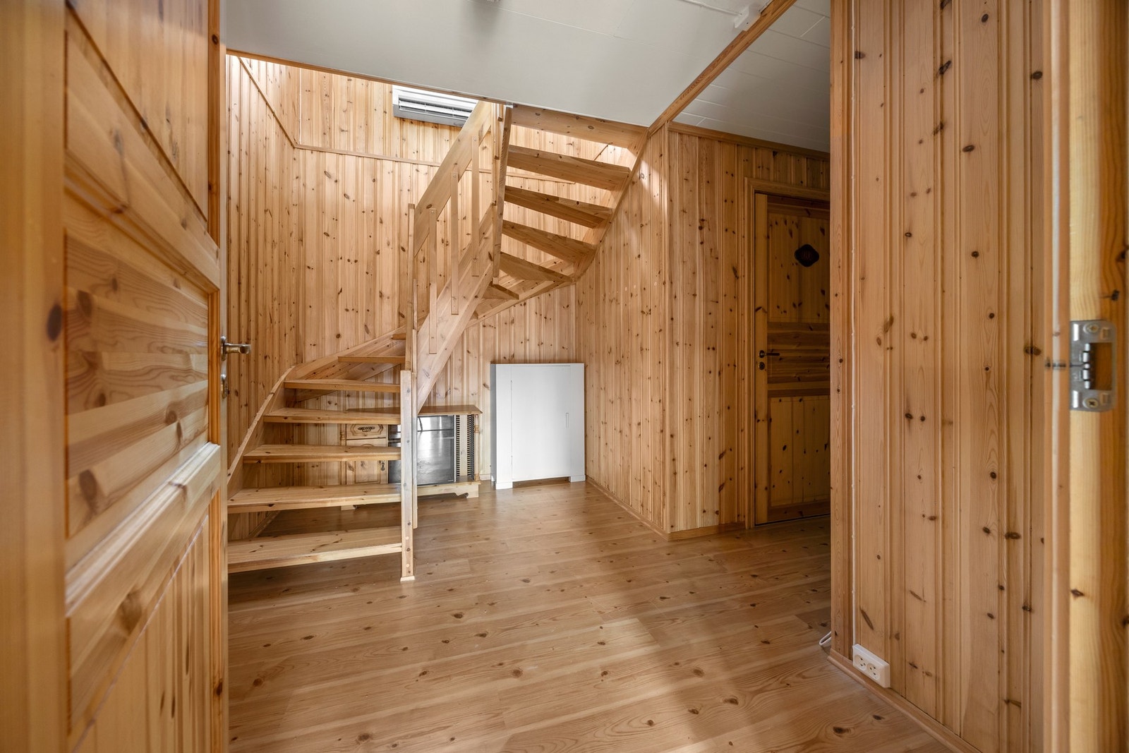 Gang i sokkeletasje - 10,5 kvm. Galleribilde