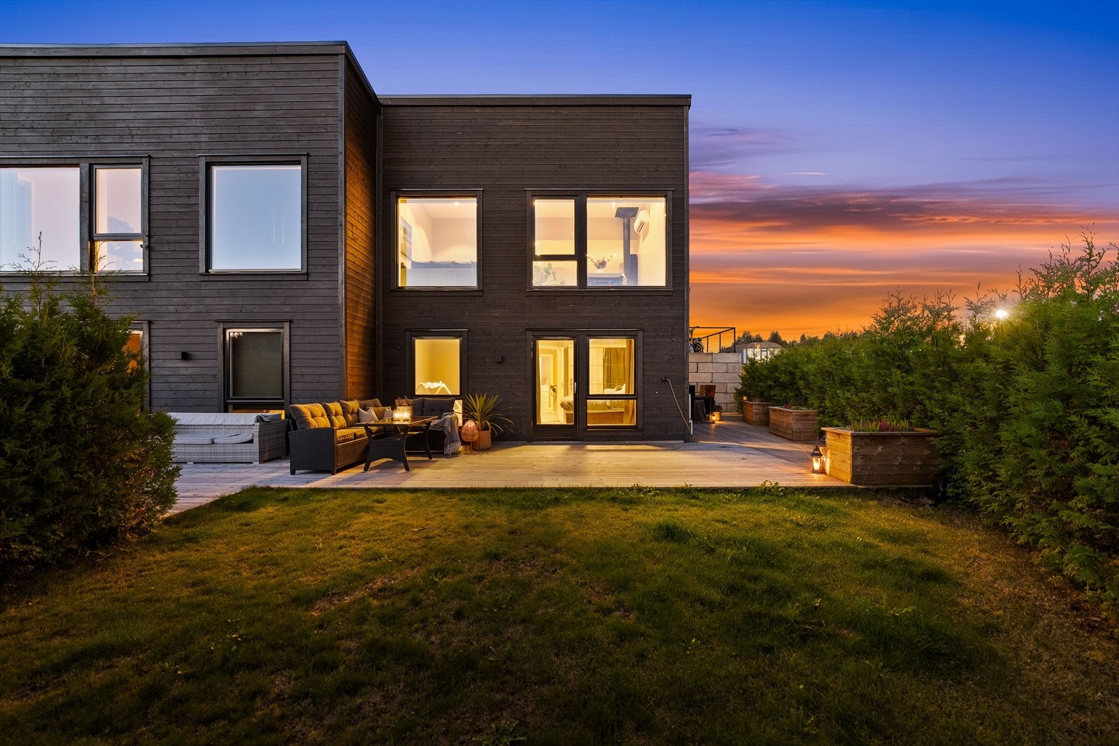 Boligen ble oppført i 2022, og har en gjennomgående god standard med tidløse og moderne farge- og materialvalg. Galleribilde