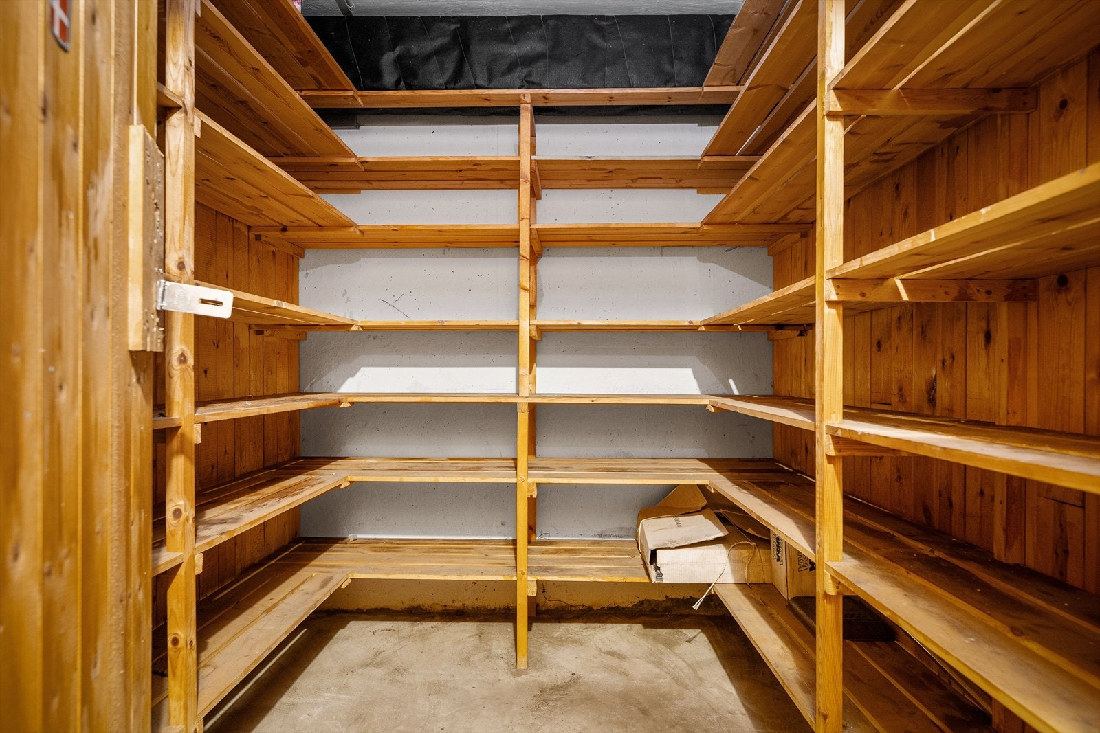 Ekstra bod i kjeller tilhørende leiligheten på ca 4 kvm. Galleribilde