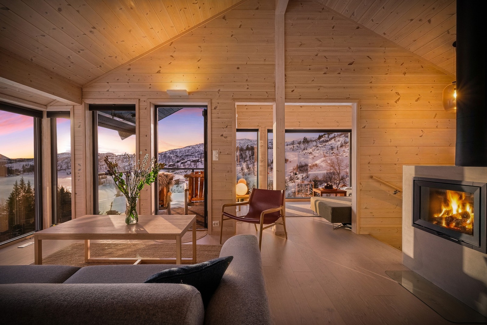 Beinesvatnet 95 presenteres av EIE eiendomsmegling v/ Torbjørn Lie - Eiendomsmegler MNEF/ Salgsleder/ Partner |
Fotograf Arve Gravdal Galleribilde