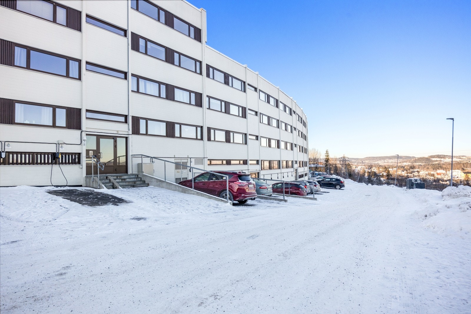 Det e rmulighet for å leie utendørs p-plass etter liste. Galleribilde