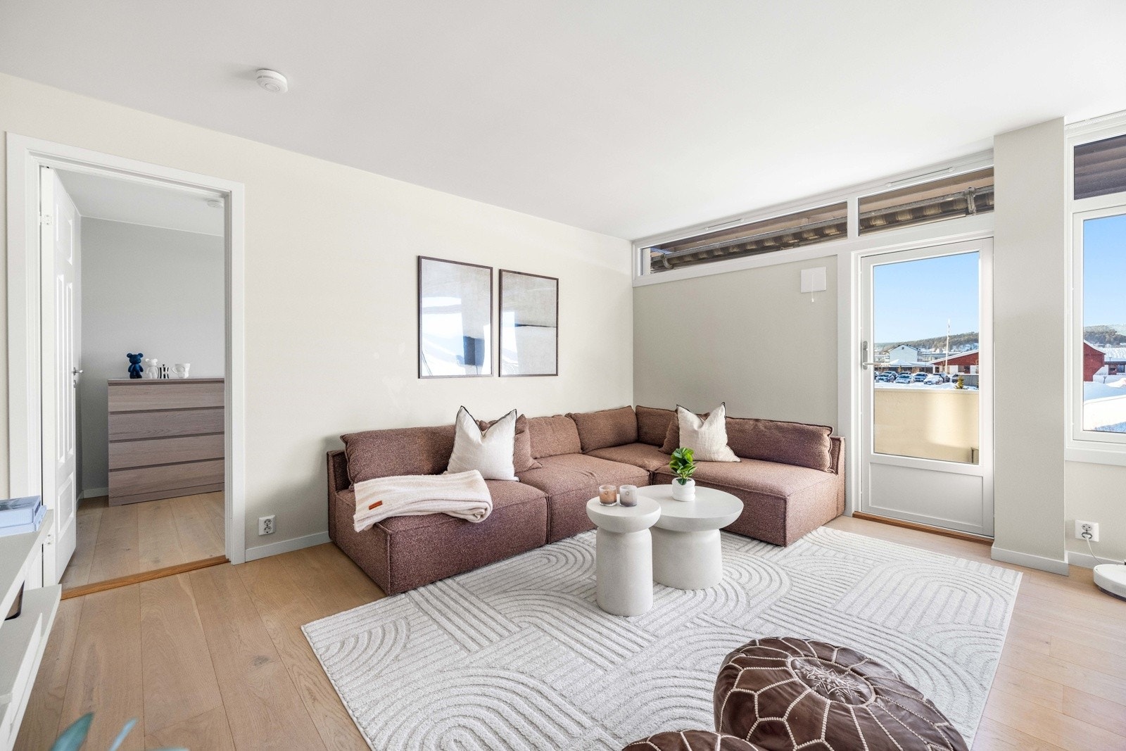 Det ble lagt ny parkett, og montert ny peisovn i 2012. Galleribilde