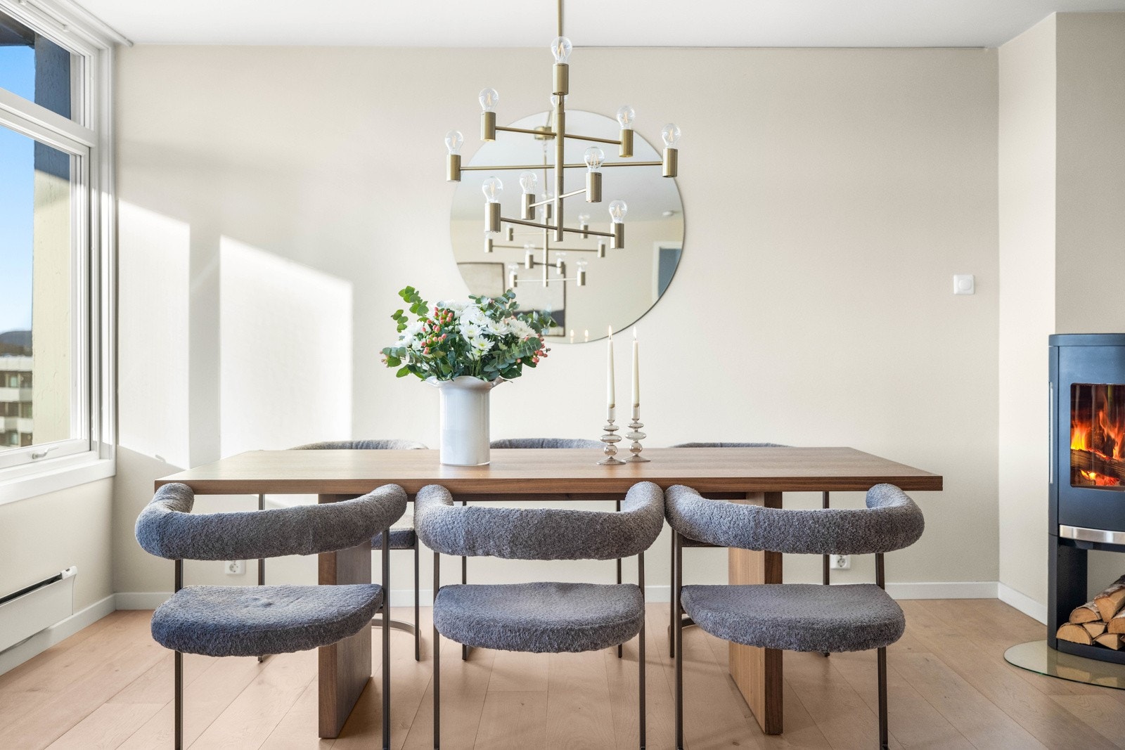 Mye naturlig lysinnslipp og god romfølelse. Galleribilde