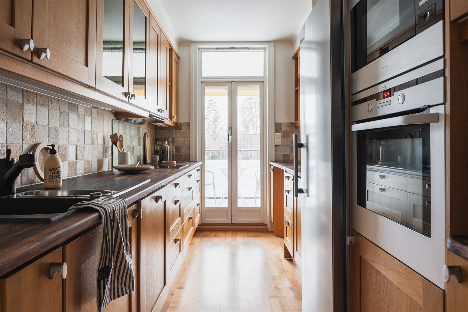 Utgang til stor vestvendt balkong. Galleribilde