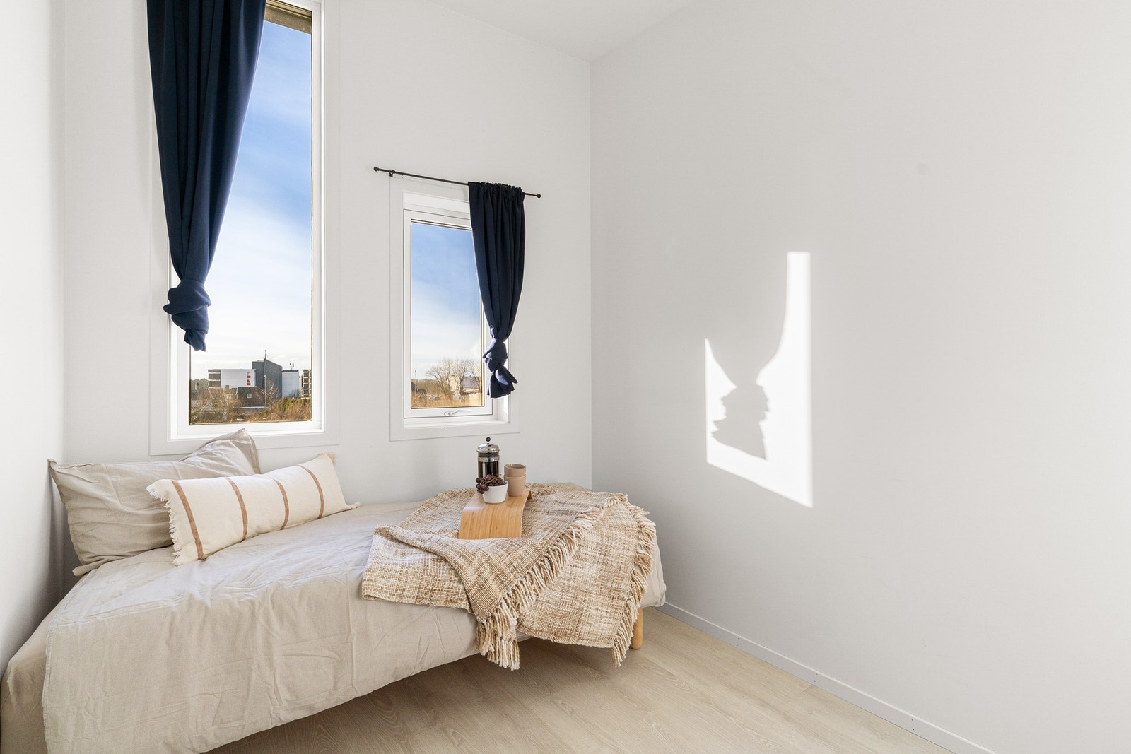 Fint soverom nr.2 med fantastisk takhøyde. Galleribilde