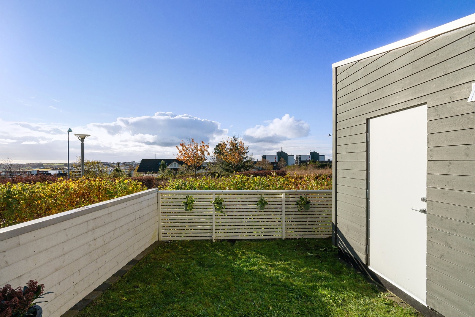 Porsatunet 36 har en svært attraktiv beliggenhet i et trygt og nyere etablert boligområde med pene fellesarealer Galleribilde