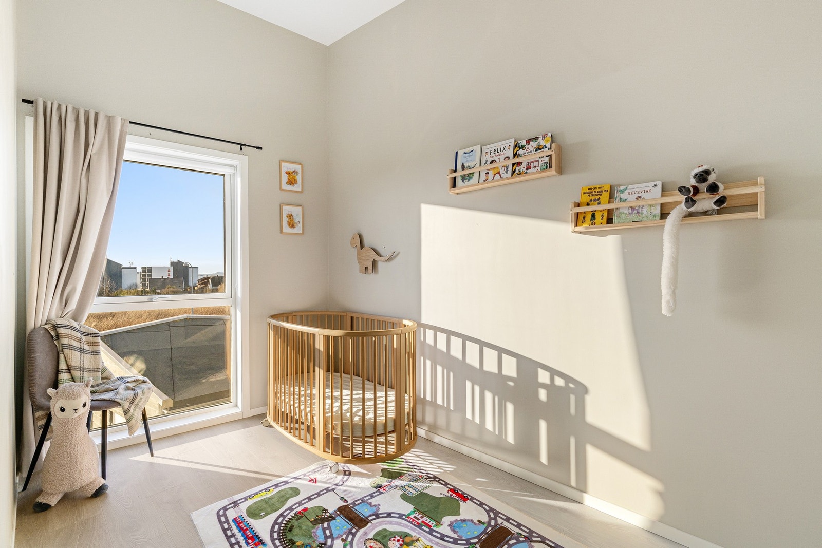 Soverom nr.3 med samme flotte takhøyde. Galleribilde