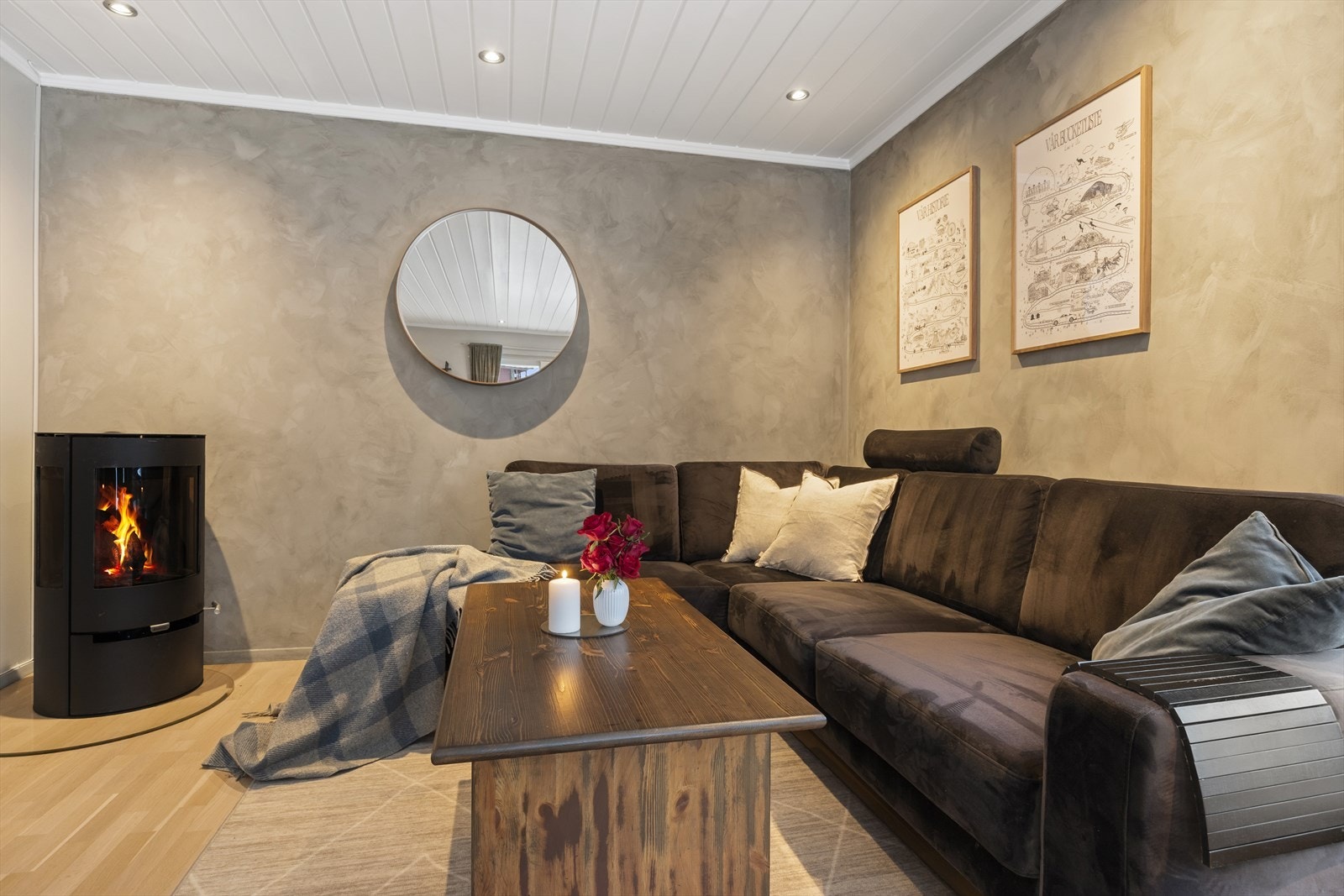 Det er naturlig soneinndeling med egen sofakrok. Galleribilde