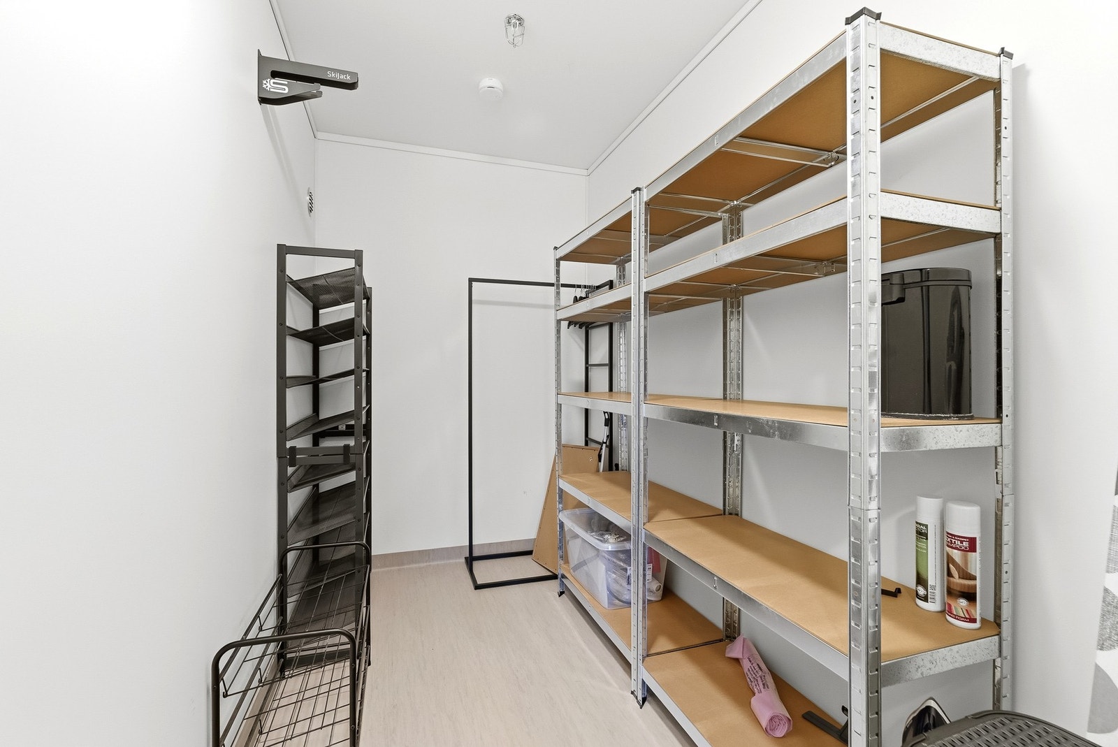 Svært praktisk bod på ca. 5 m² i eget rom rett ved siden av leiligheten. Galleribilde