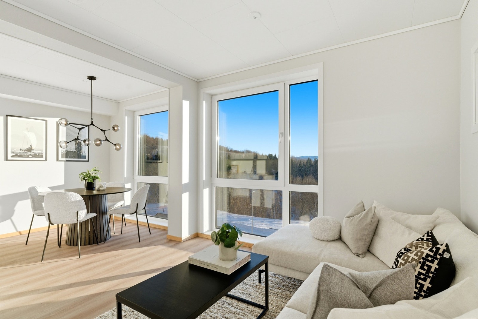 God plass til både sitte-og spisegruppe i ulike soner. Galleribilde