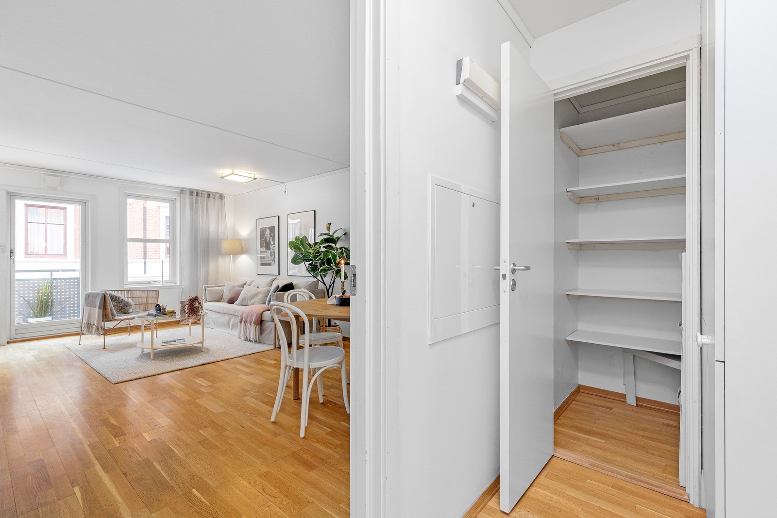 Innvendig bod. Galleribilde