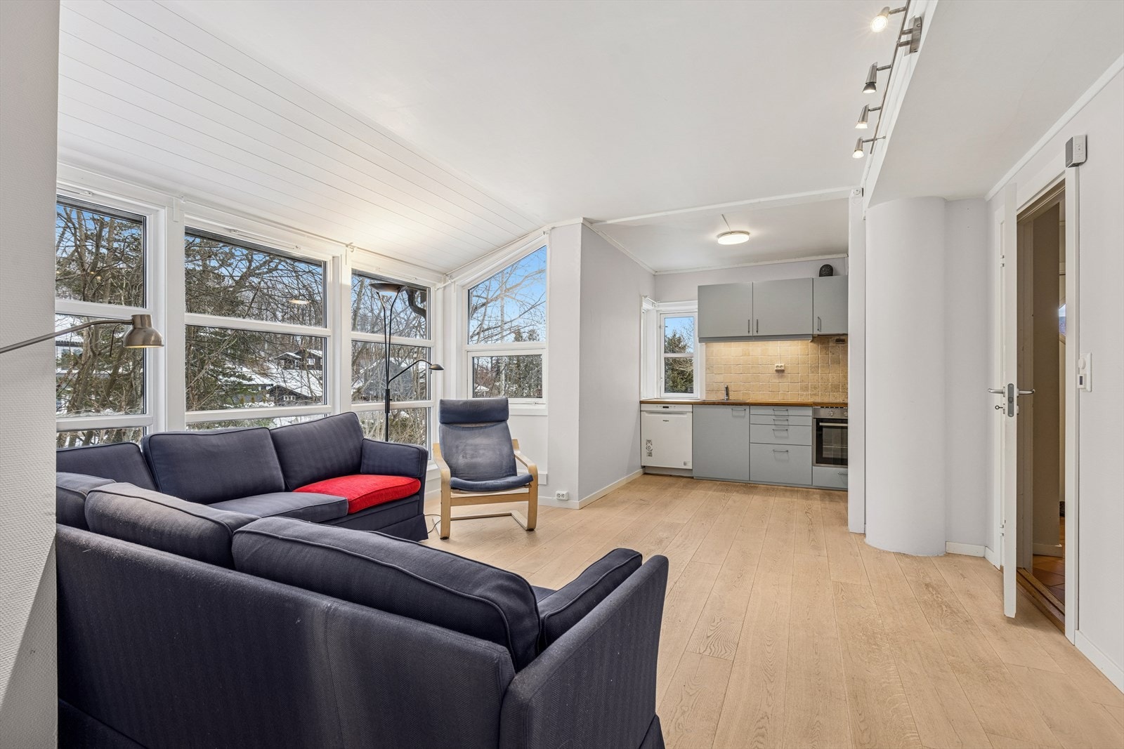 Underetasje - Utleiedel, med romslig stue og nisje kjøkken fra 2021. Galleribilde