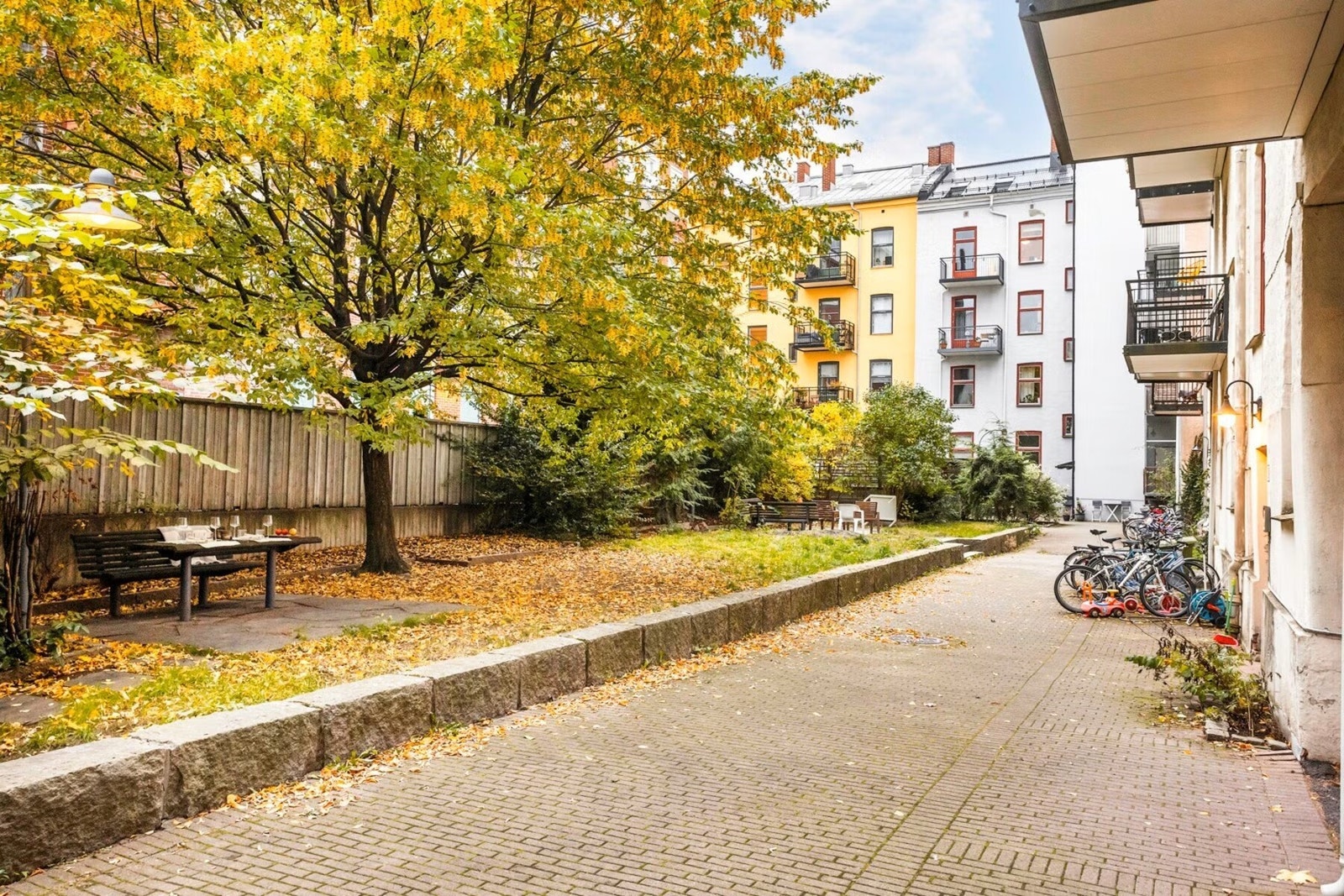 Leiligheten disponerer to boder, en på loft og en i kjeller Galleribilde