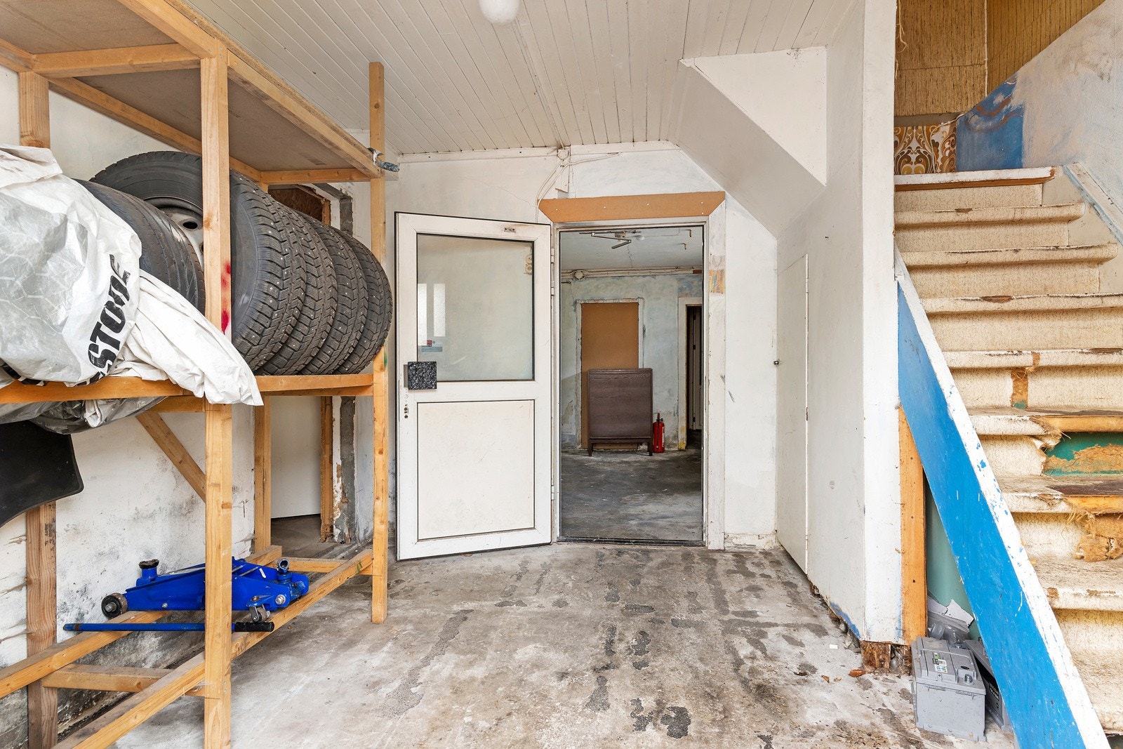 Underetasjen er på 91 kvadratmeter, med svært variabelt innhold. Galleribilde