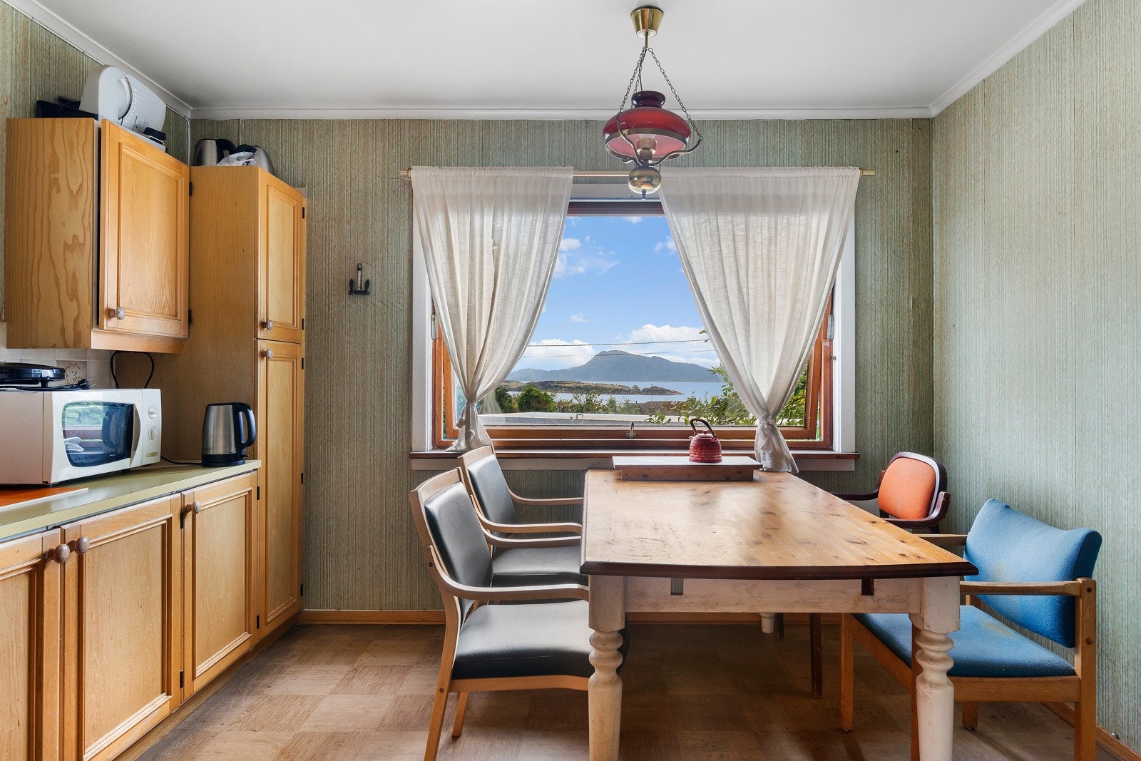 Du går også plass til en spisegruppe på kjøkkenet. Galleribilde