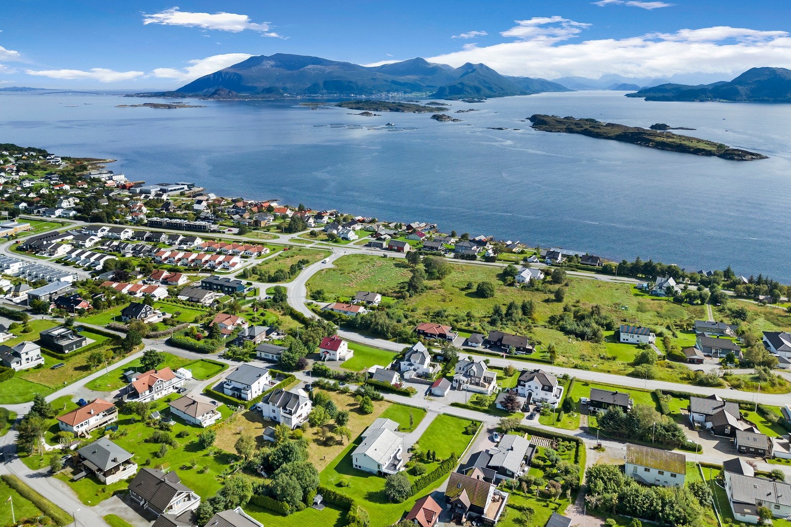 Det er gåavstand både til barnehage, barneskole og dagligvarebutikk. Galleribilde