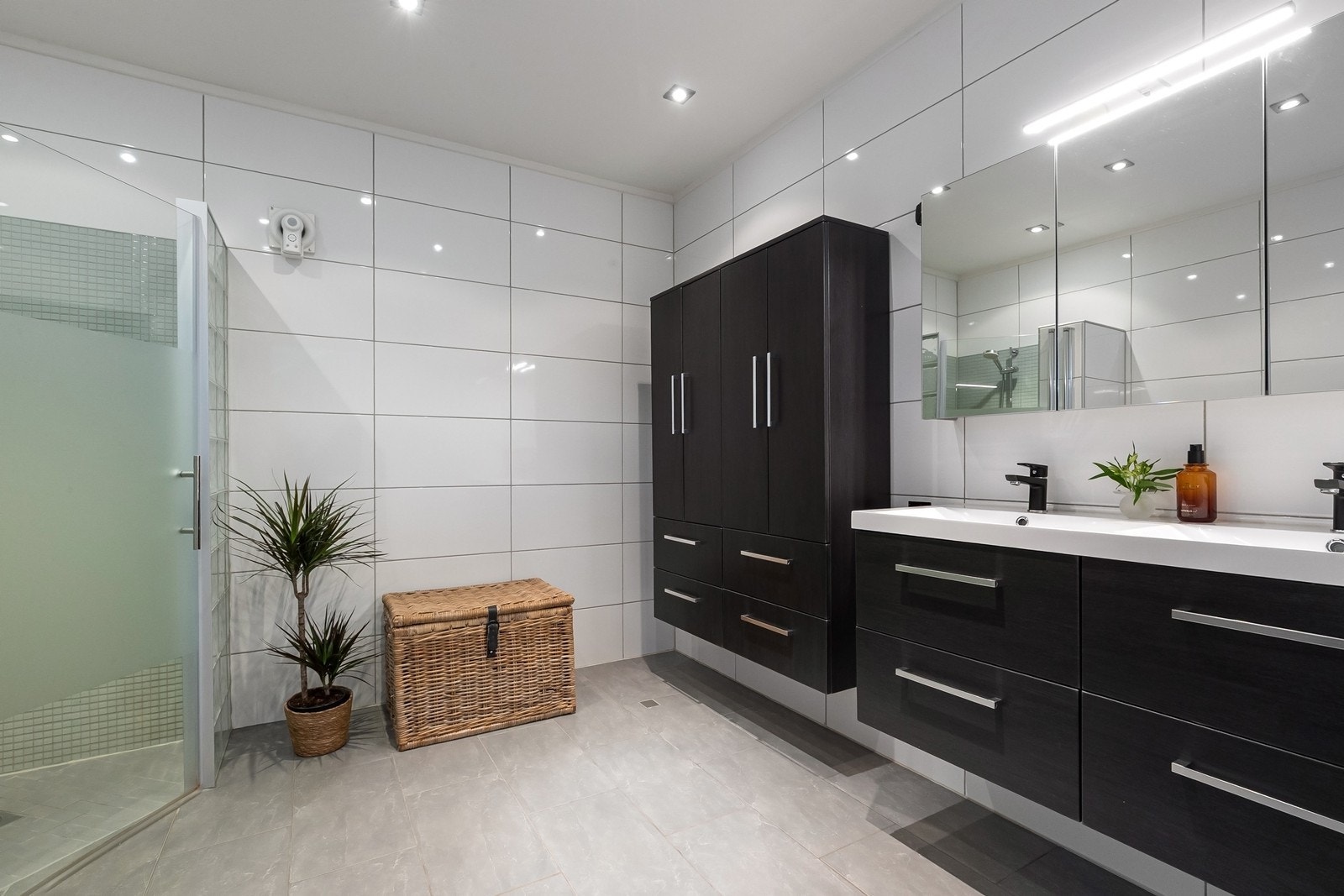 Godt med endring og dobbel servant. Galleribilde