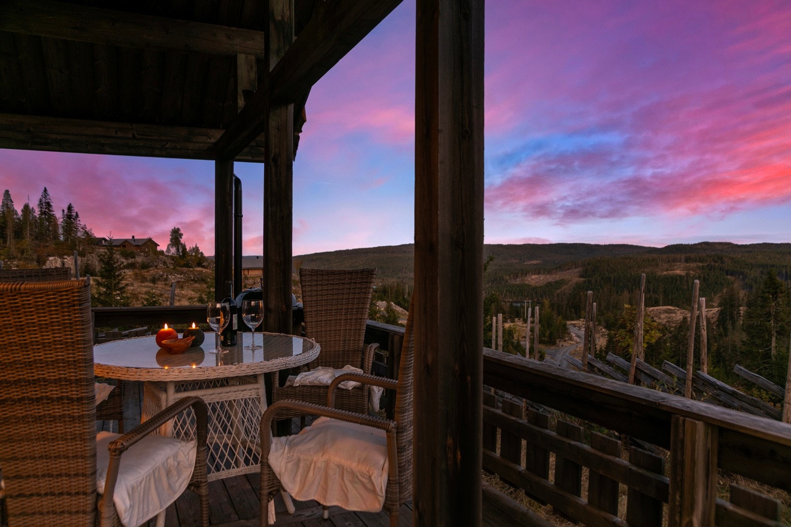 Når dagen går mot ro, skaper naturen stemningen. Galleribilde