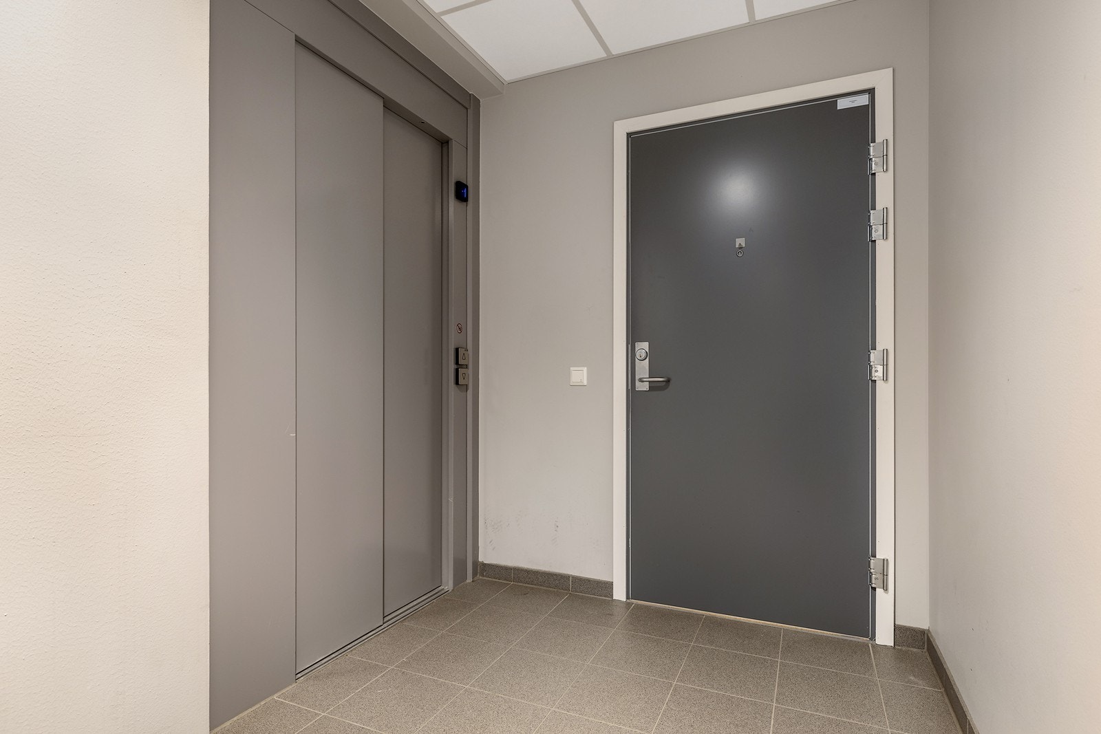 Det er heis opp fra garasjekjeller direkte til leilighetsplan. Galleribilde