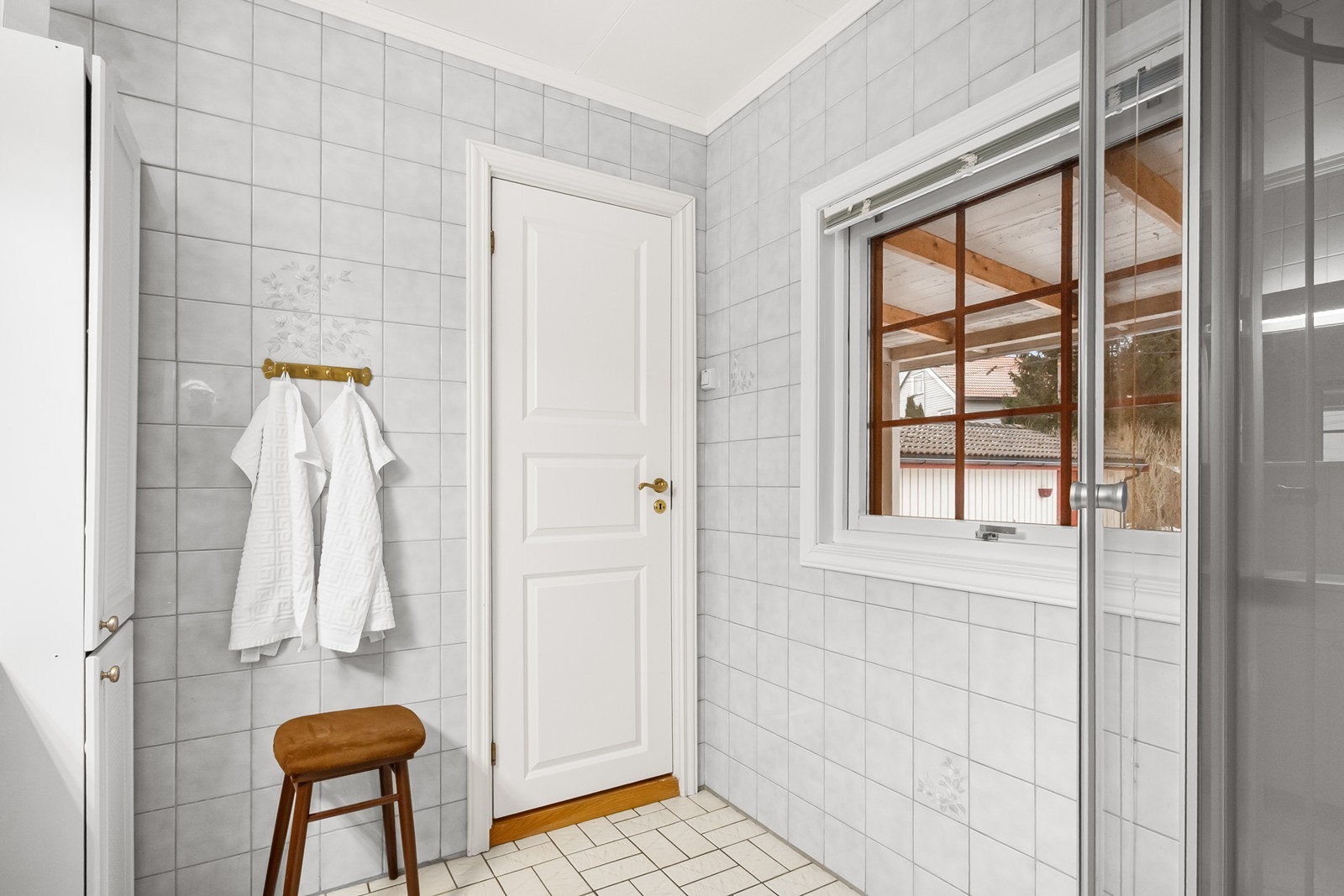 Badet er plassert like ved inngangen. Galleribilde