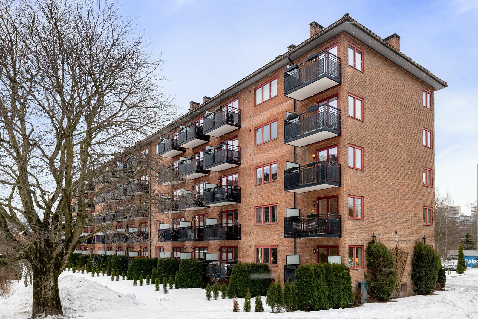 Meget sentral beliggenhet, i et attraktivt boligområde på Bjølsen, nær Nydalen. Her bor du tilbaketrukket og rolig til i idylliske omgivelser og med flotte Akerselva rett utenfor døren. Galleribilde