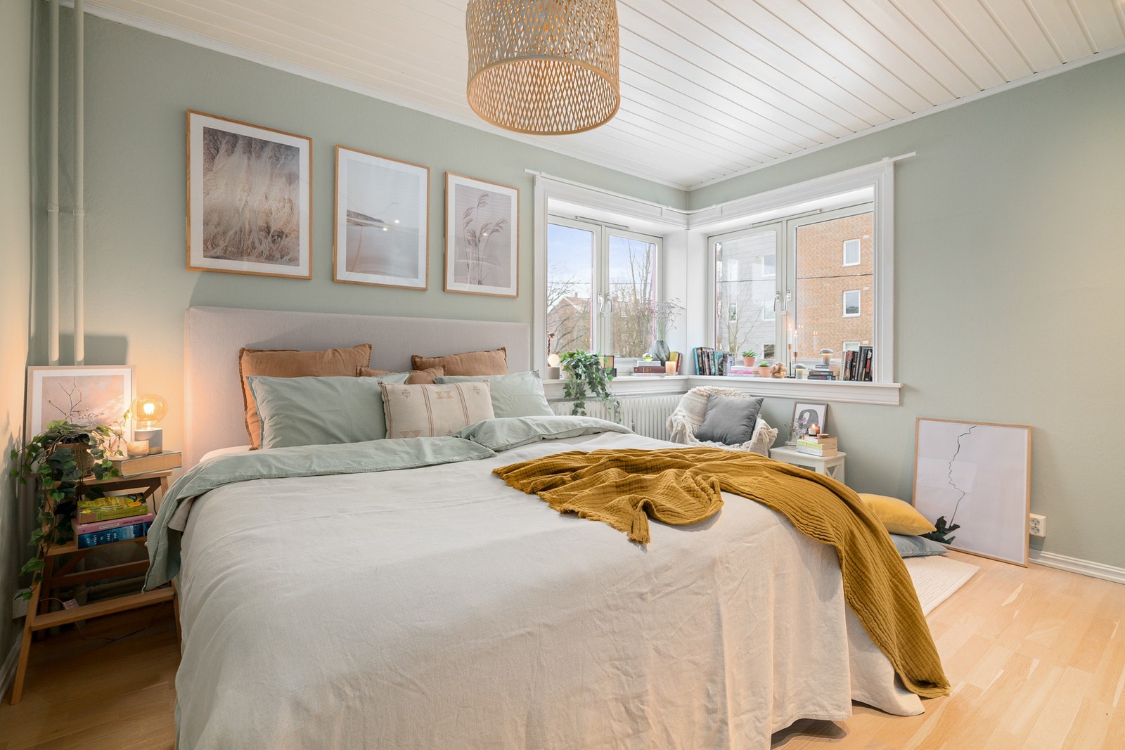 Leiligheten har et lyst og innbydende soverom av god størrelse. Galleribilde