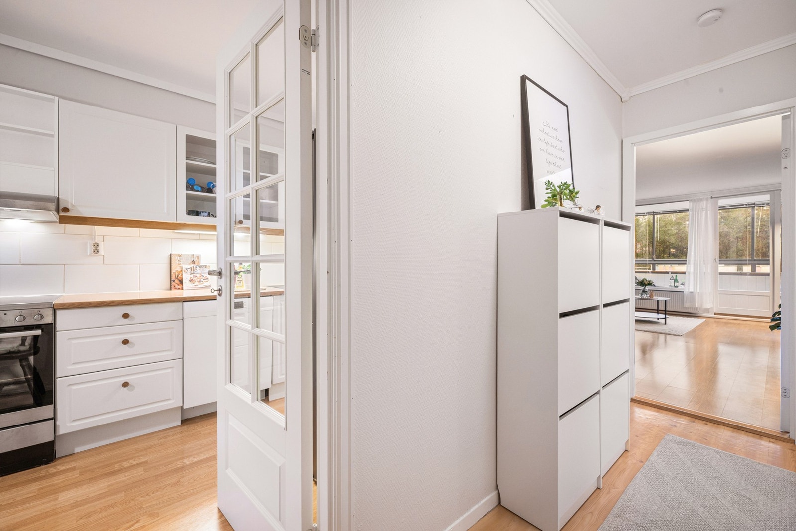 - Vi trer videre inn på kjøkken - Galleribilde