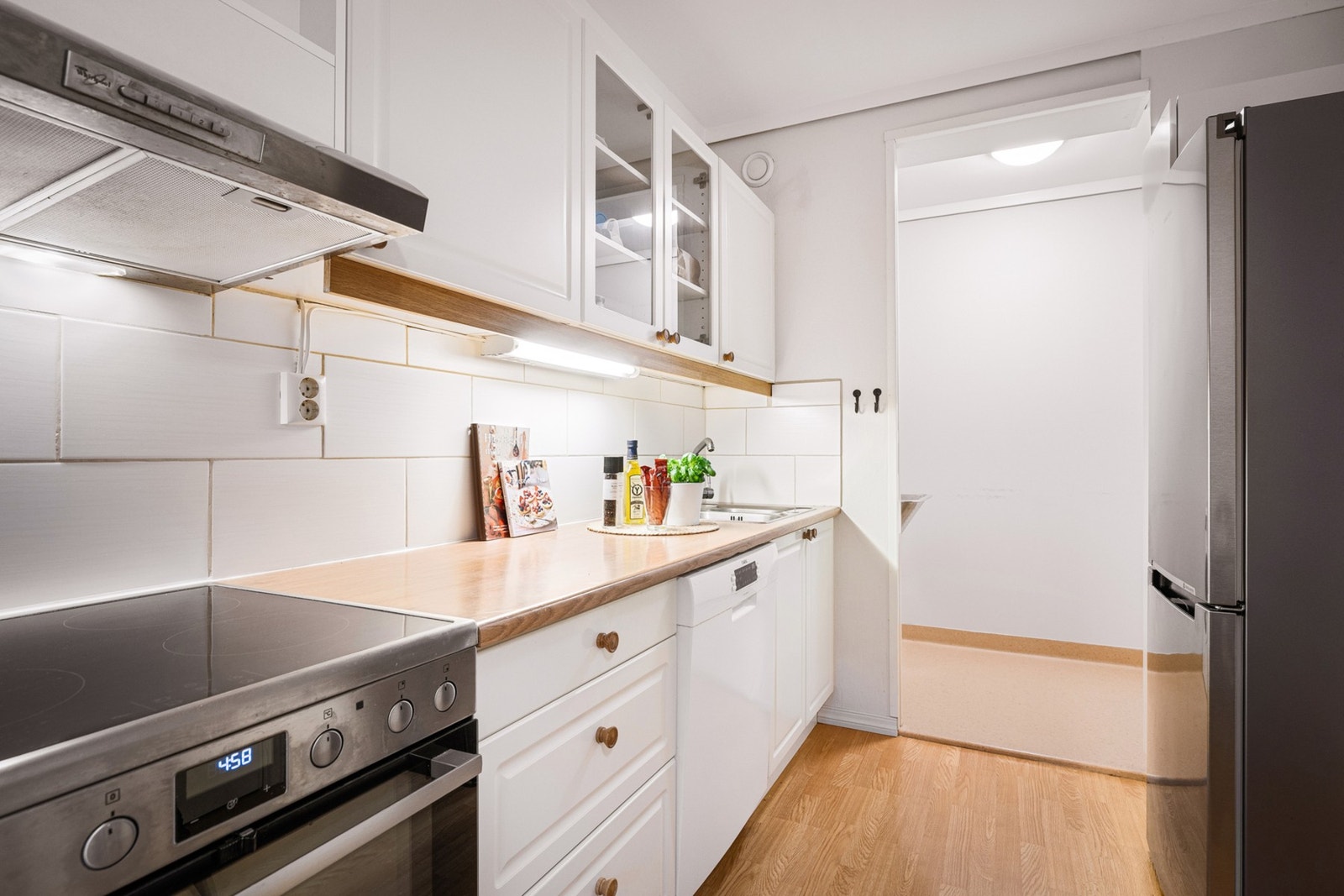 - Fra kjøkkenet har du adkomst til eget vaskerom - Galleribilde